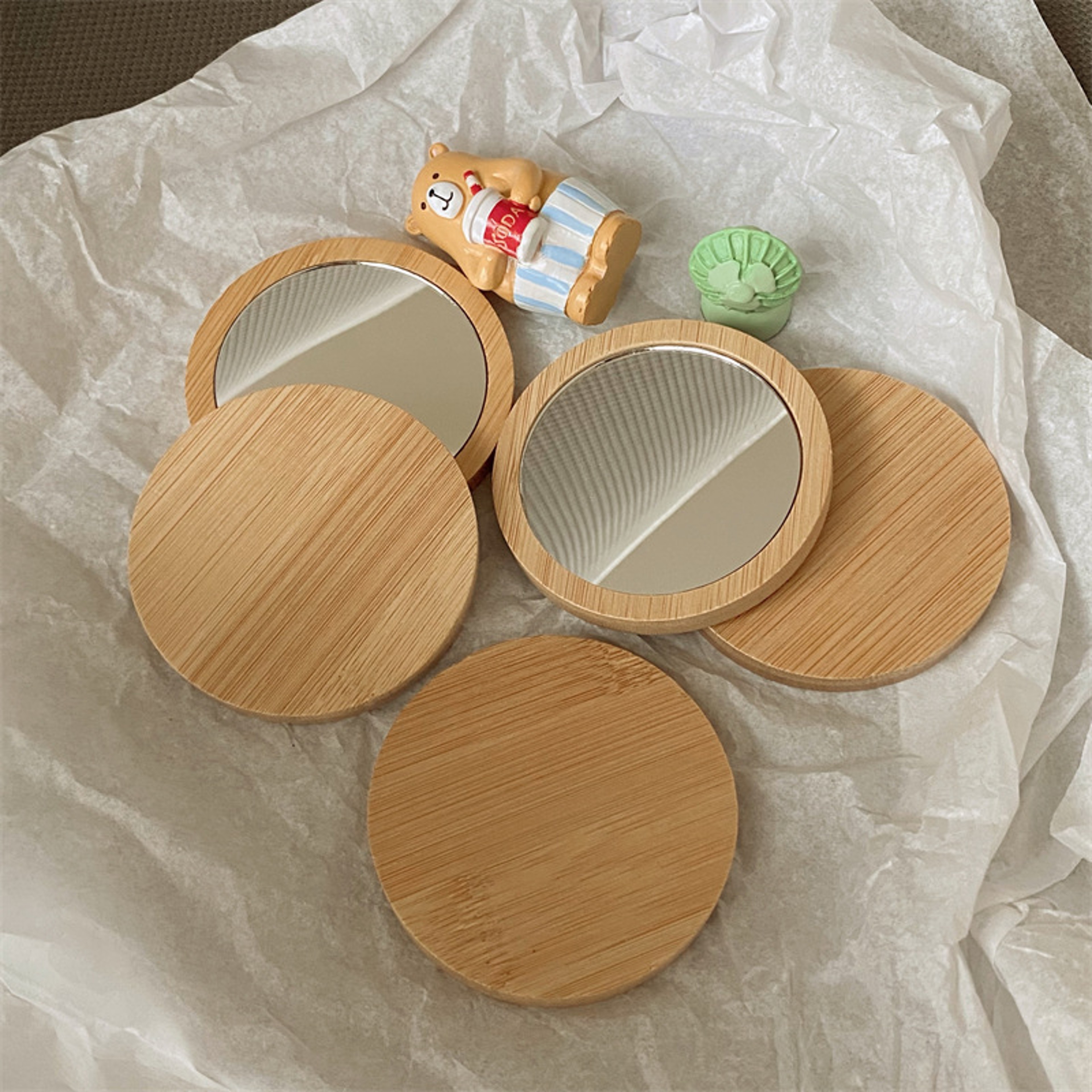 Portable Compact Makeup Mirror Wooden Pocket Mirror Double Sided Travel Beauty Mirror 0