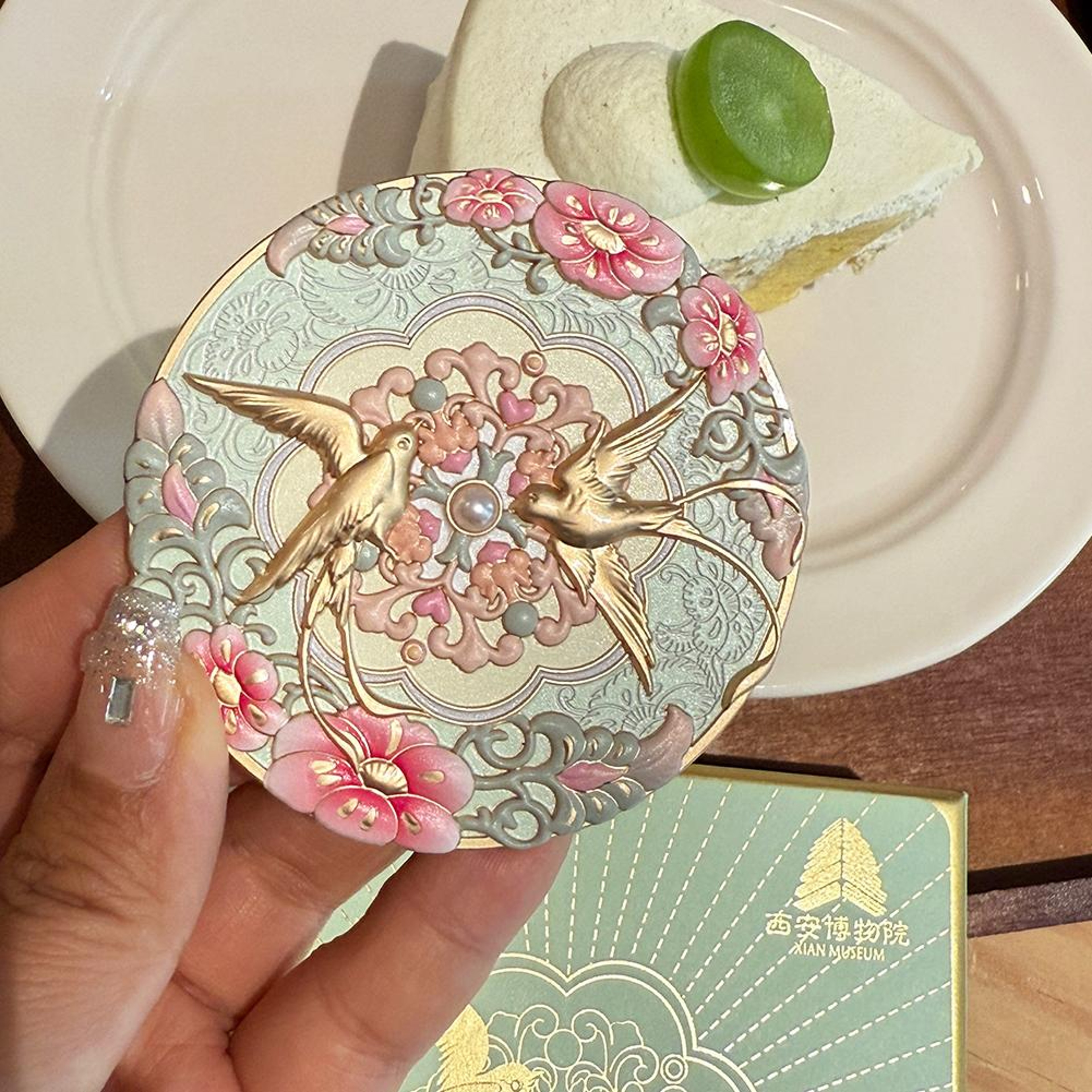 Vintage Compact makeup mirror Chinese Style Peony Pocket Mirror for Travel & Everyday Beauty – view 5