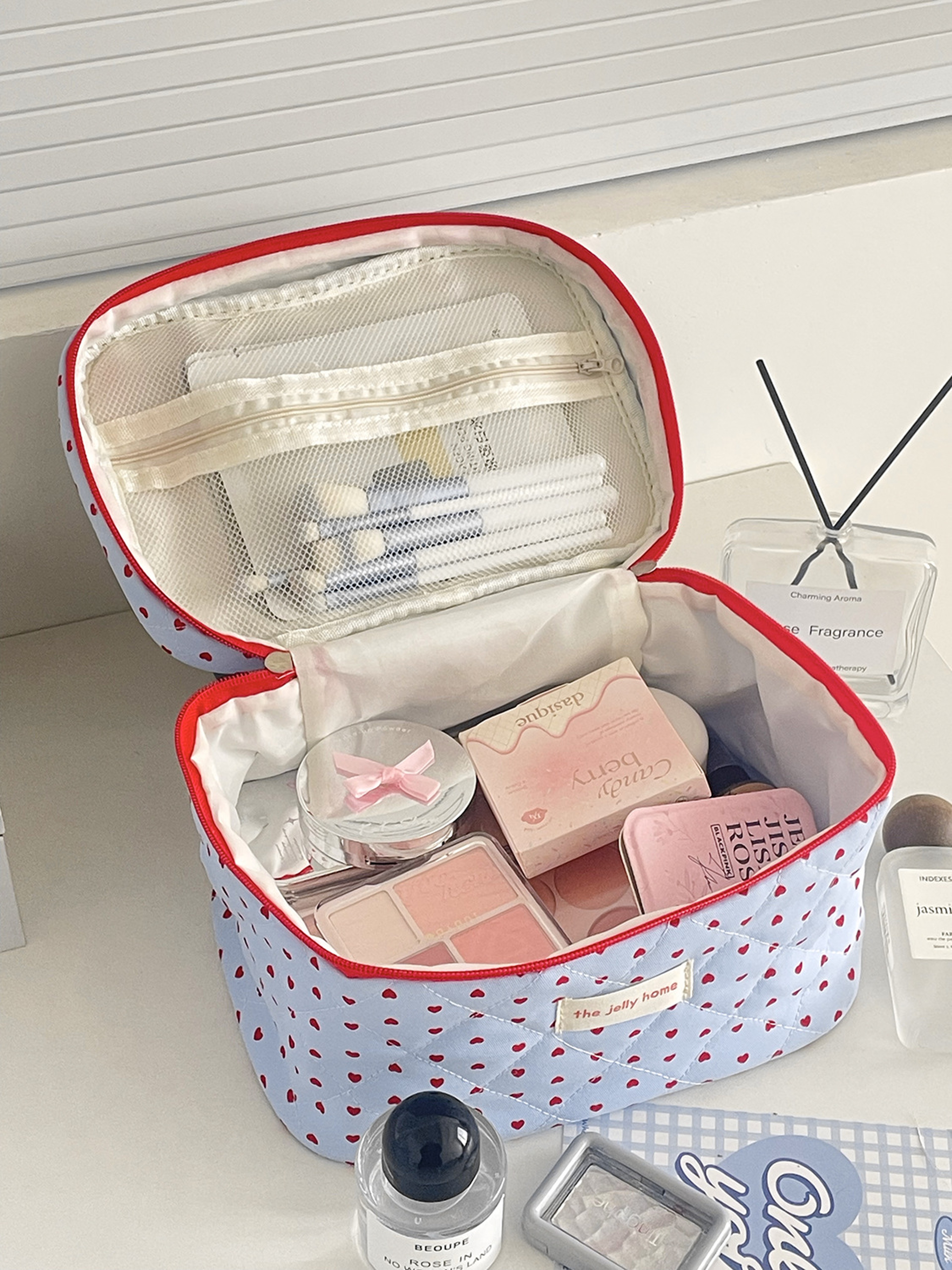 Heart Shaped Makeup Bag Large Capacity Travel Cosmetic Organizer – view 2