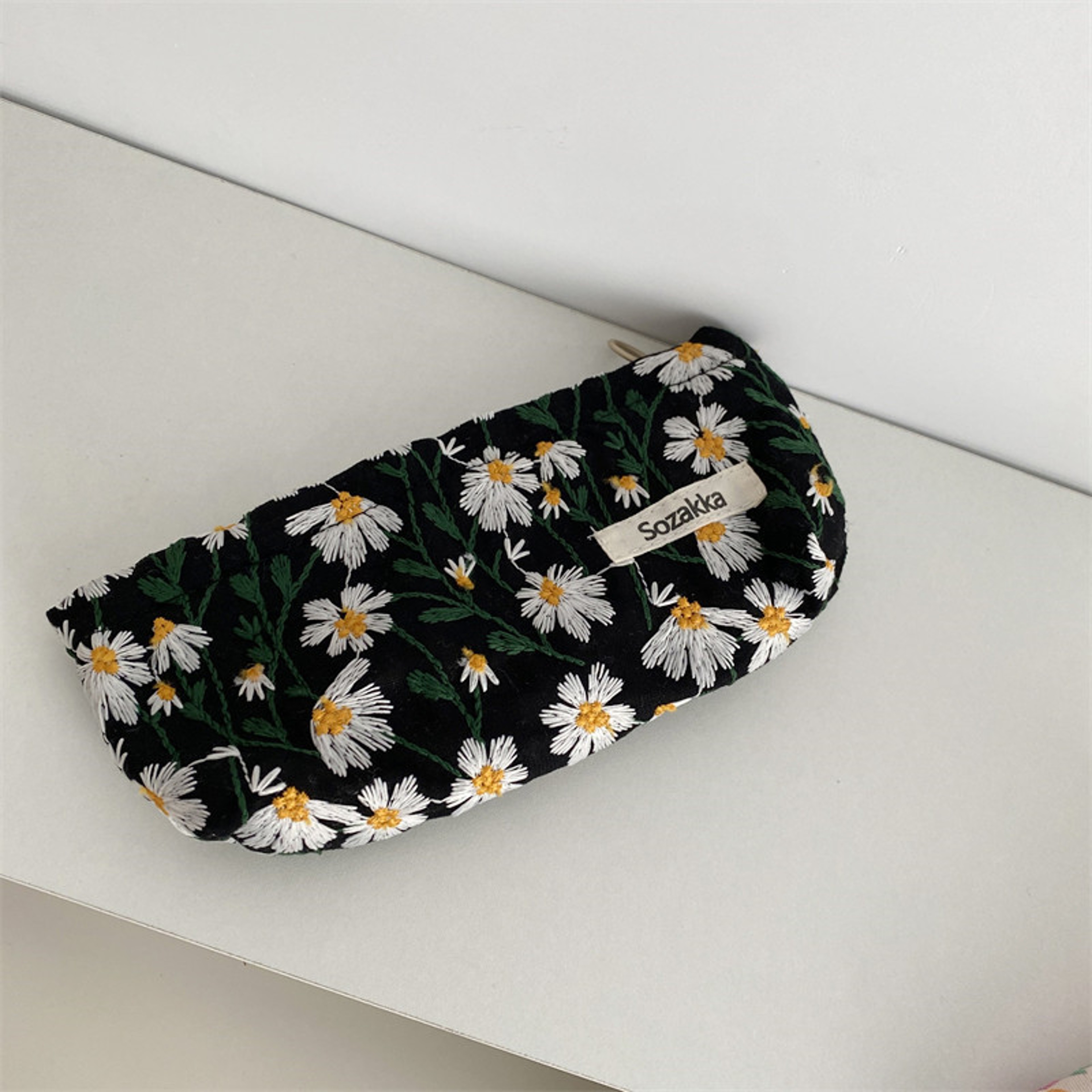 Embroidered Daisy Makeup Bag Large Capacity Cosmetic Pouch and Pencil Case – view 9