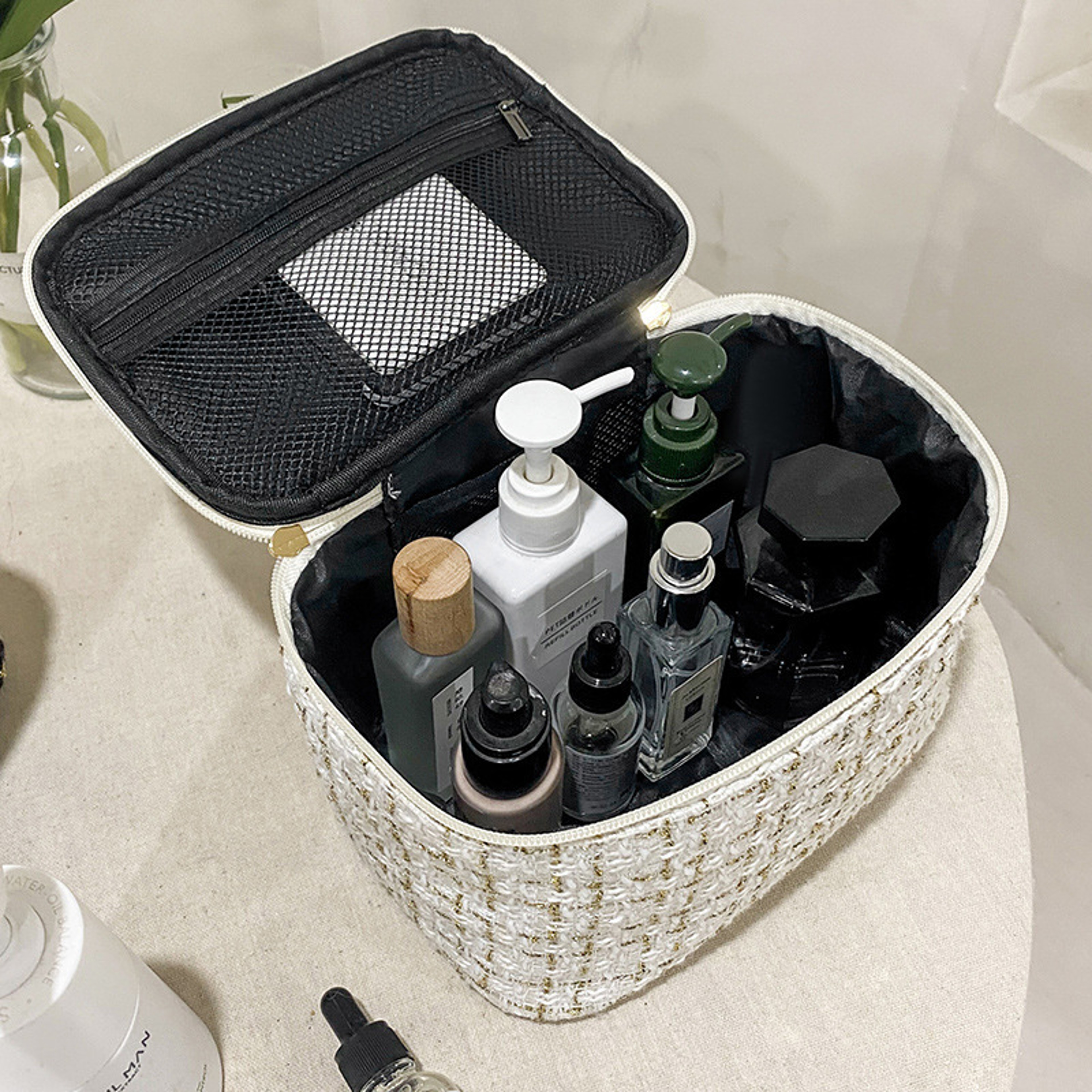 Large Capacity Travel Makeup Bag Portable Cosmetic And Toiletry Organizer 3