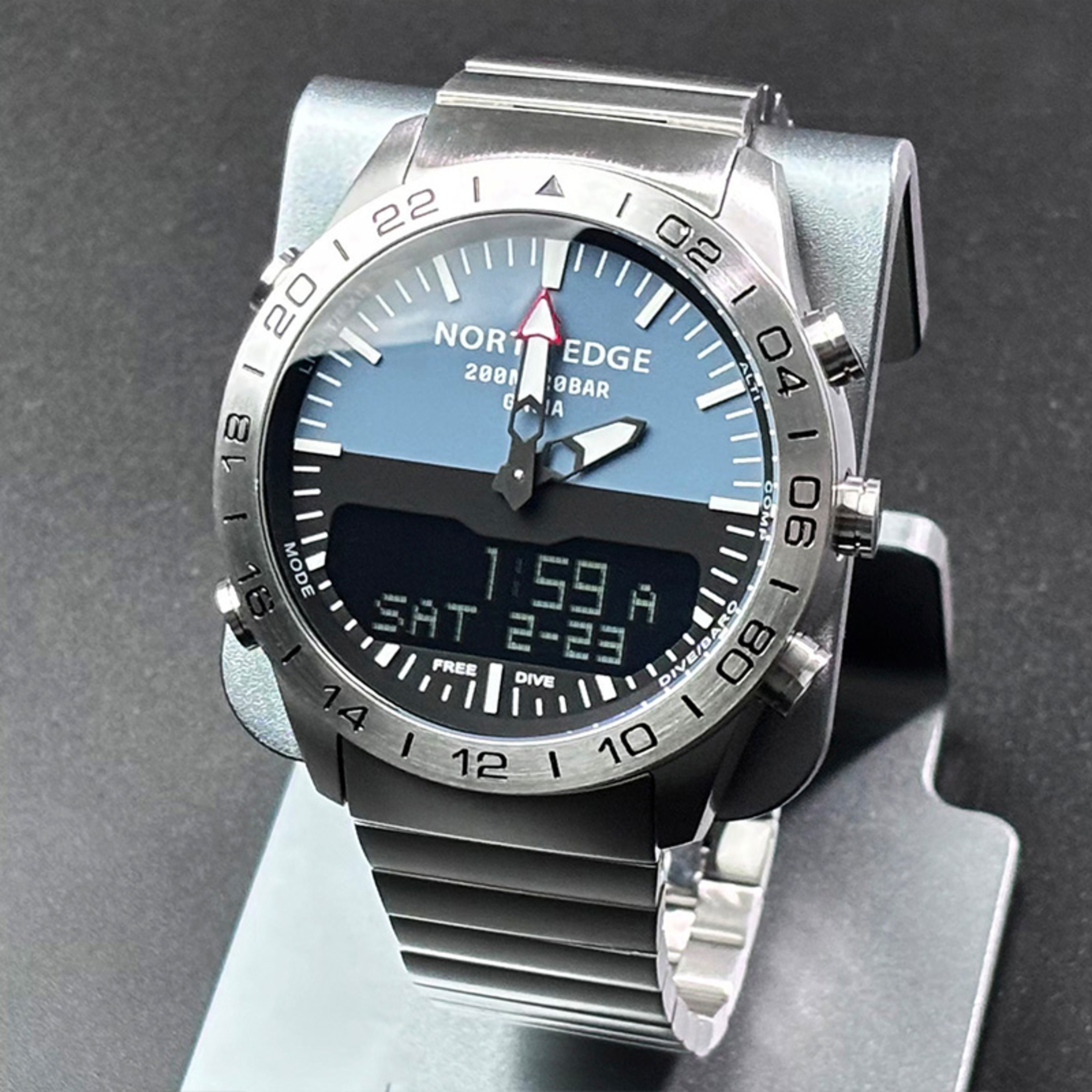 Mens 200M Waterproof Dive Watch With Compass Altimeter Barometer 3