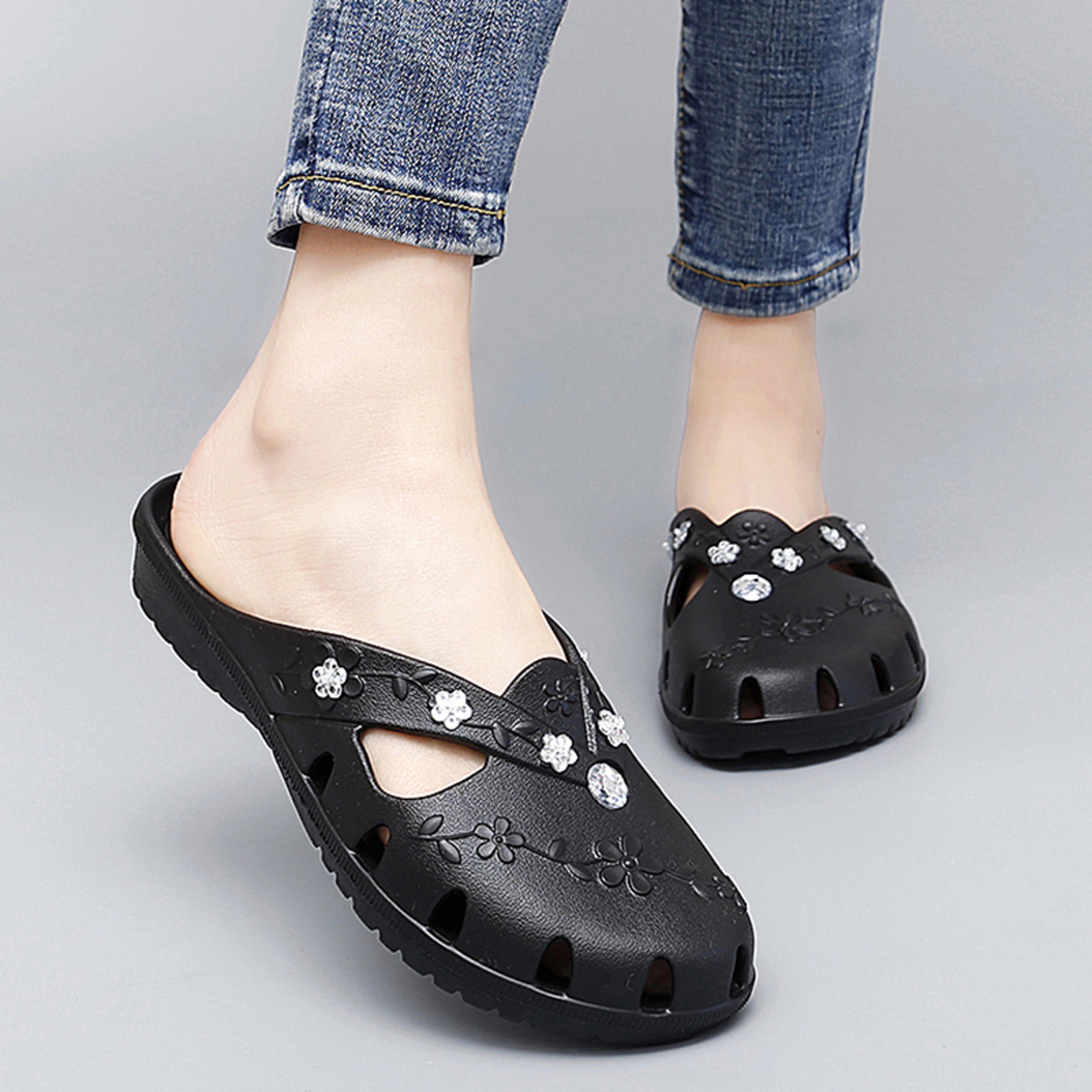 Breathable Womens Casual Clogs Lightweight Summer Beach Sandals – view 1