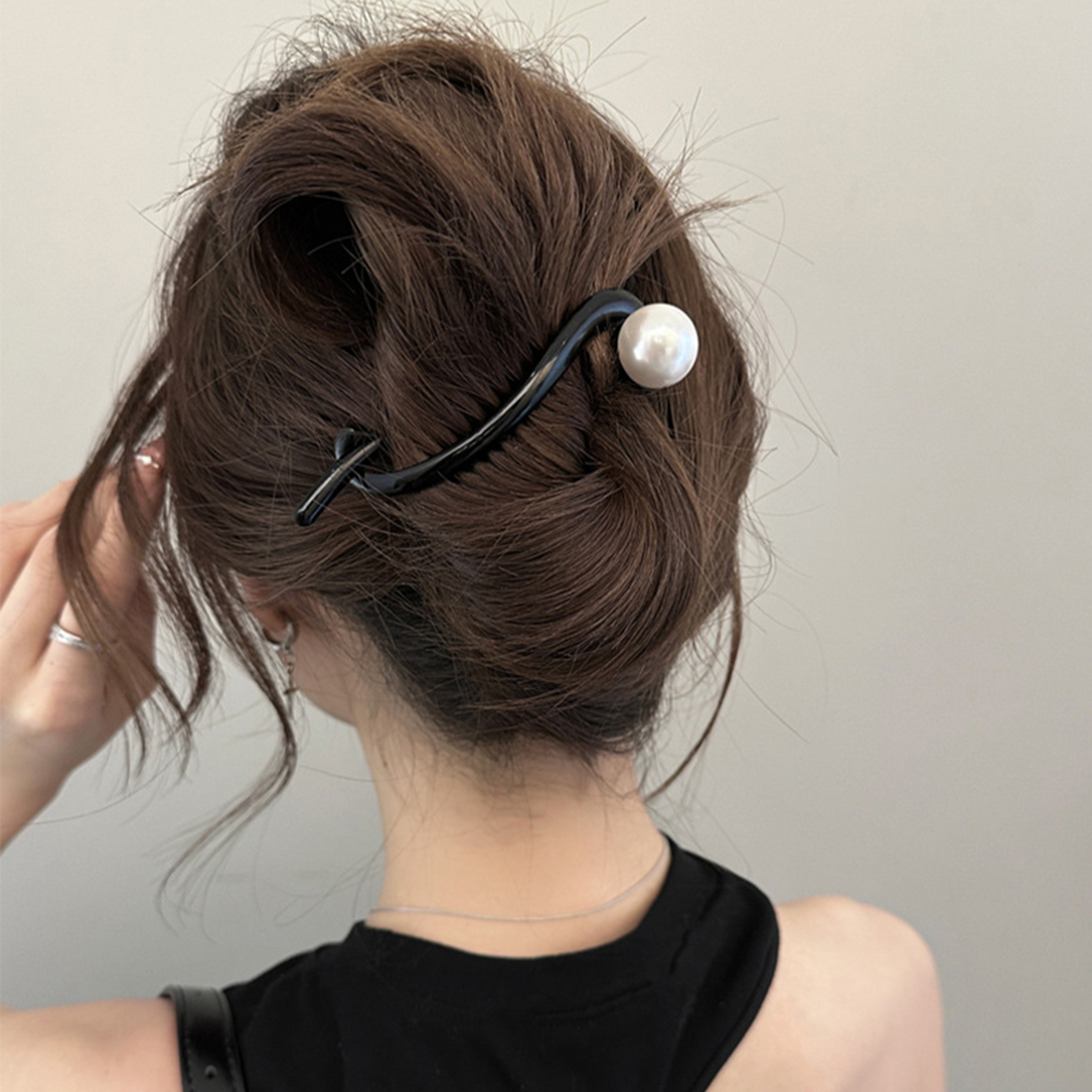 Retro S Shape Ponytail Hair Clip Hollow Twist Vintage Shark Claw for Women – view 3