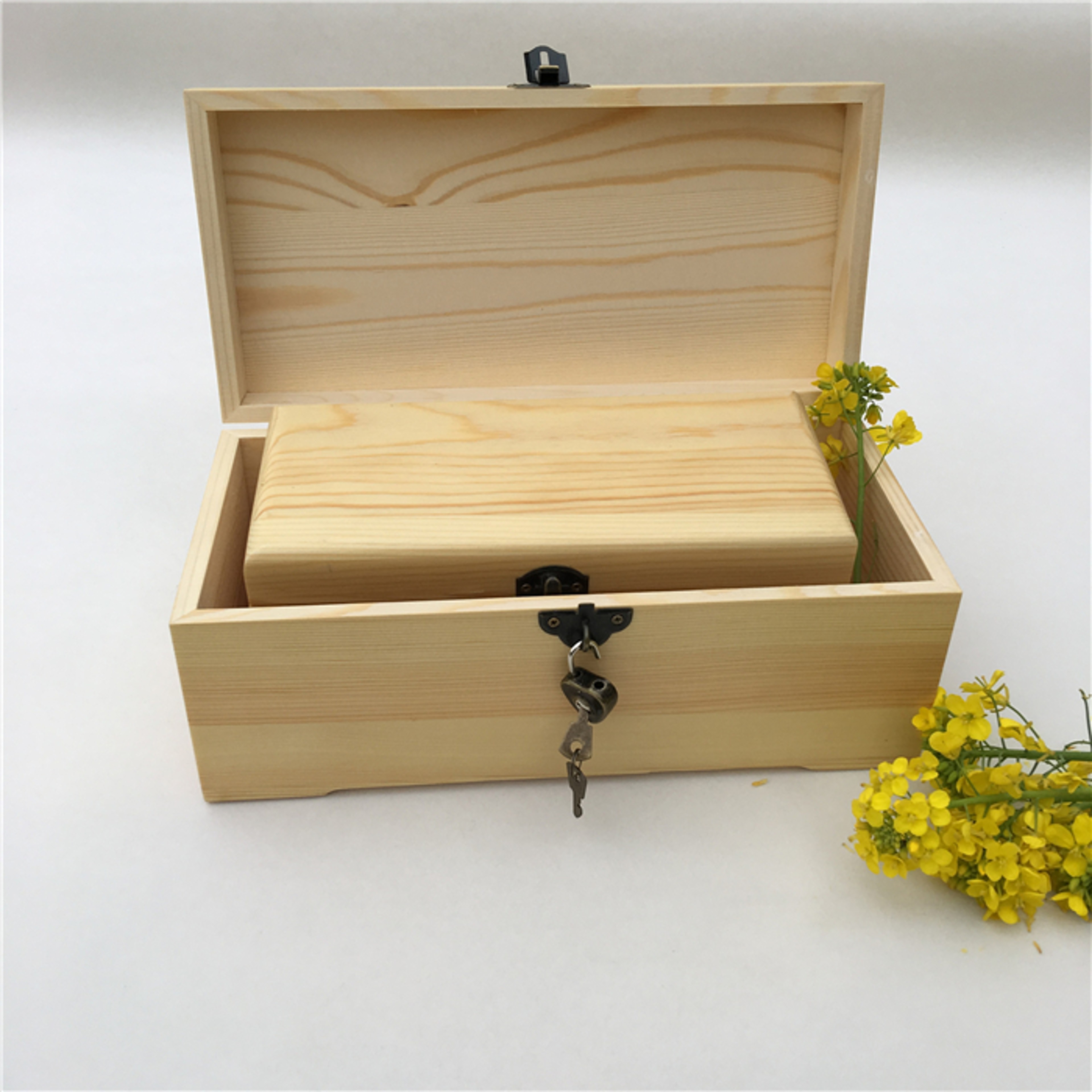 Large Pine Wood Storage Box Locking Wooden Keepsake Gift Box 0