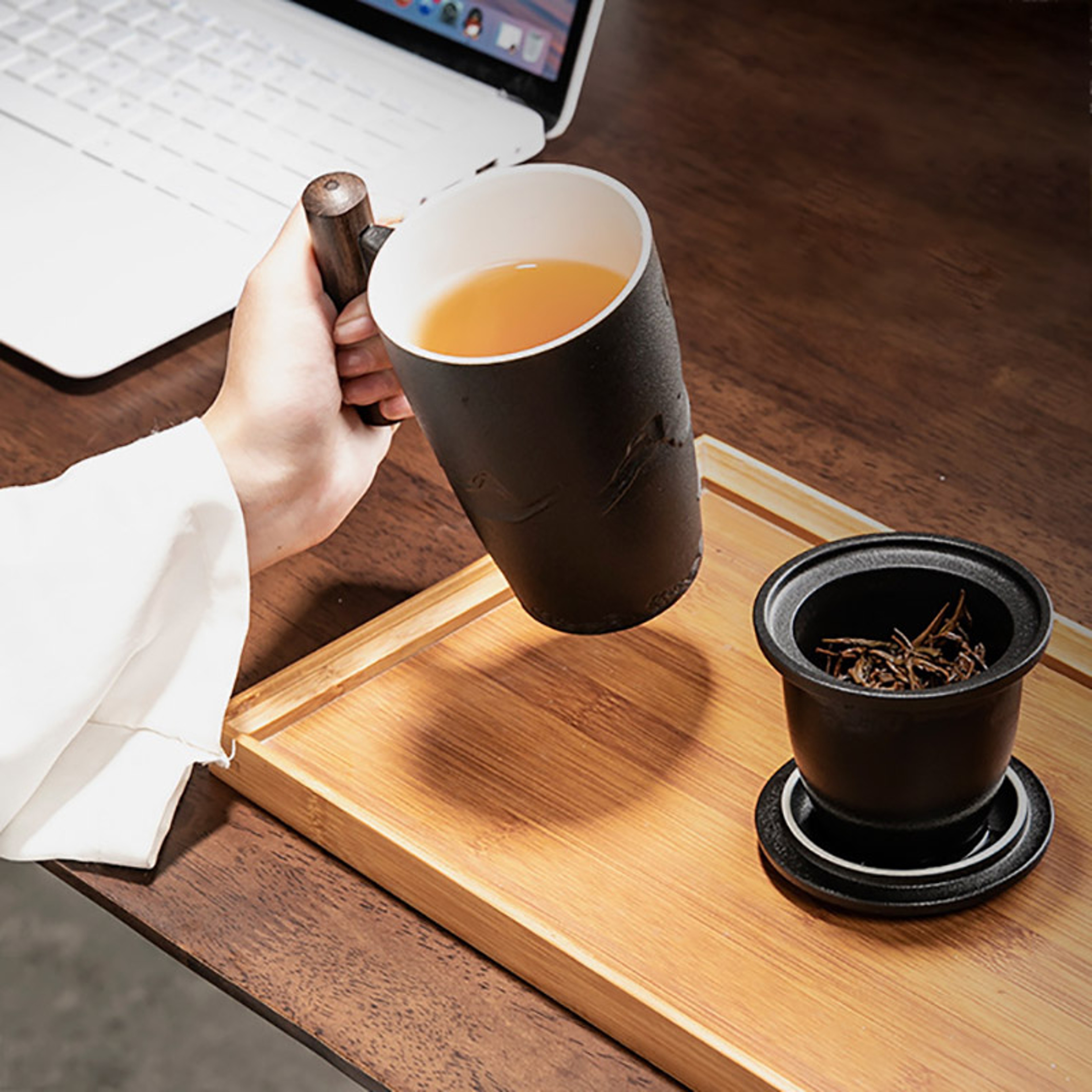 Retro Ceramic Mug with Lid and Wooden Handle for Tea Coffee and Office Use – view 2