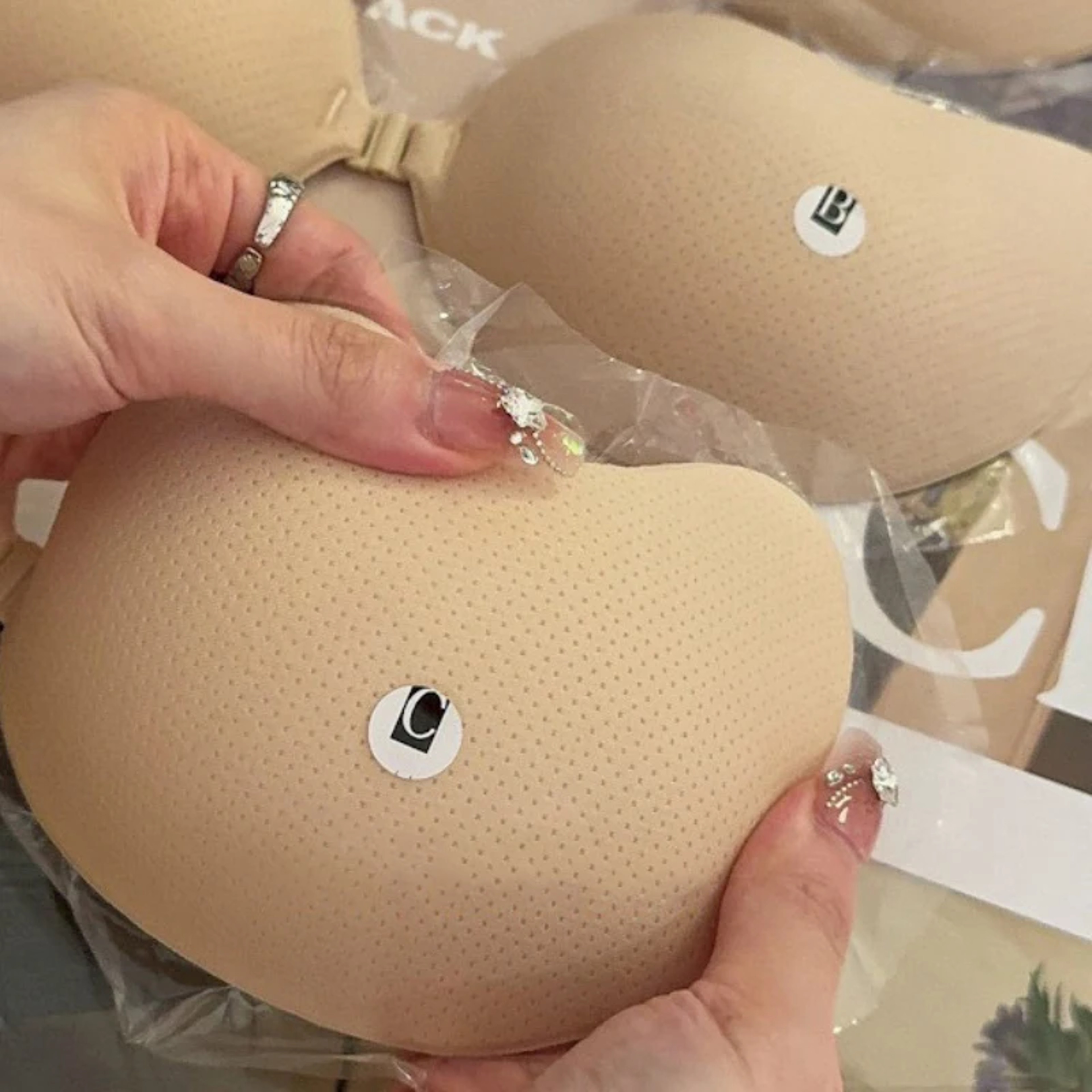 Reusable Strapless Adhesive Bra Seamless Silicone Push Up Bra With Front Closure 4