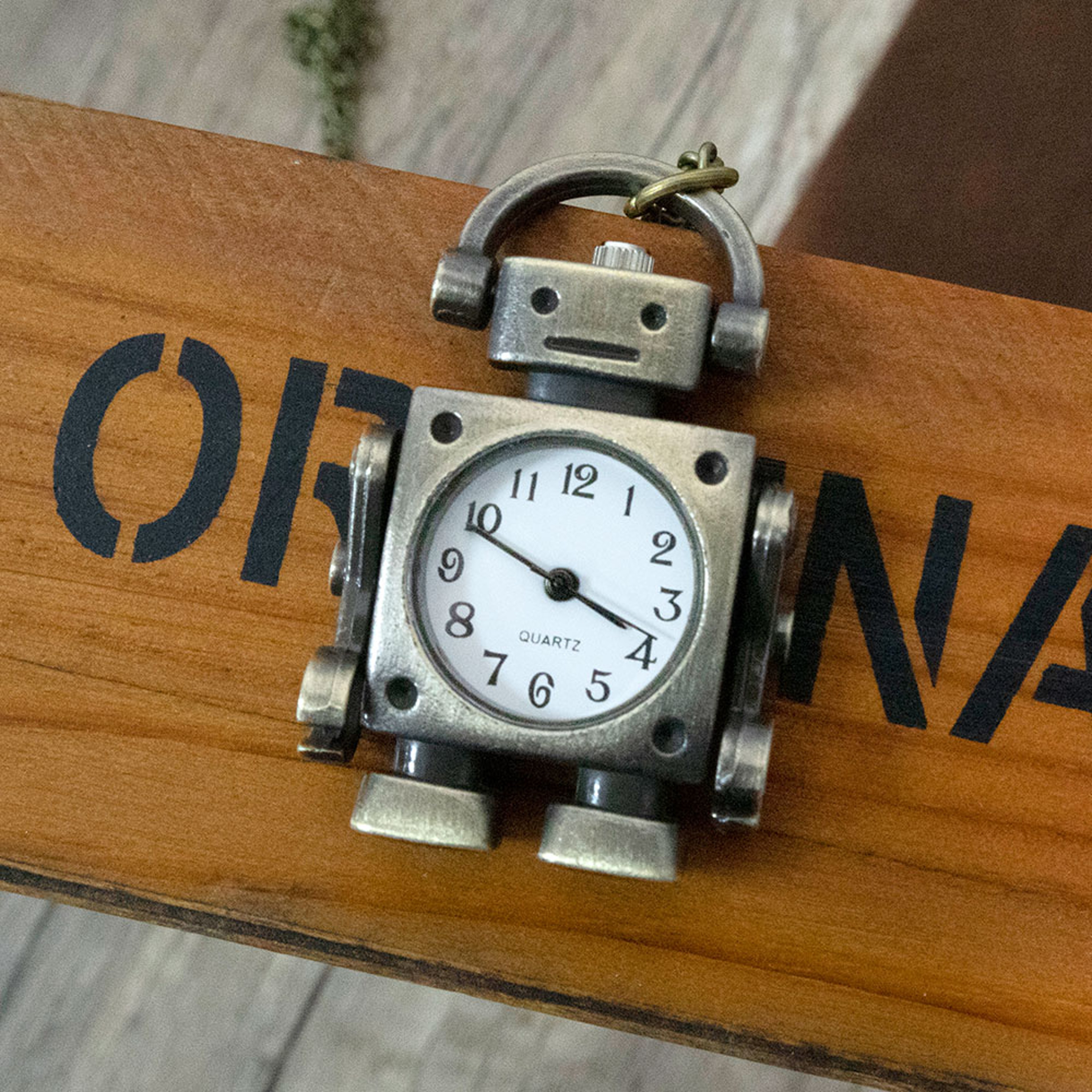 Robot Quartz Pocket Watch With Arabic Numerals And Round Antique Style Dial 1