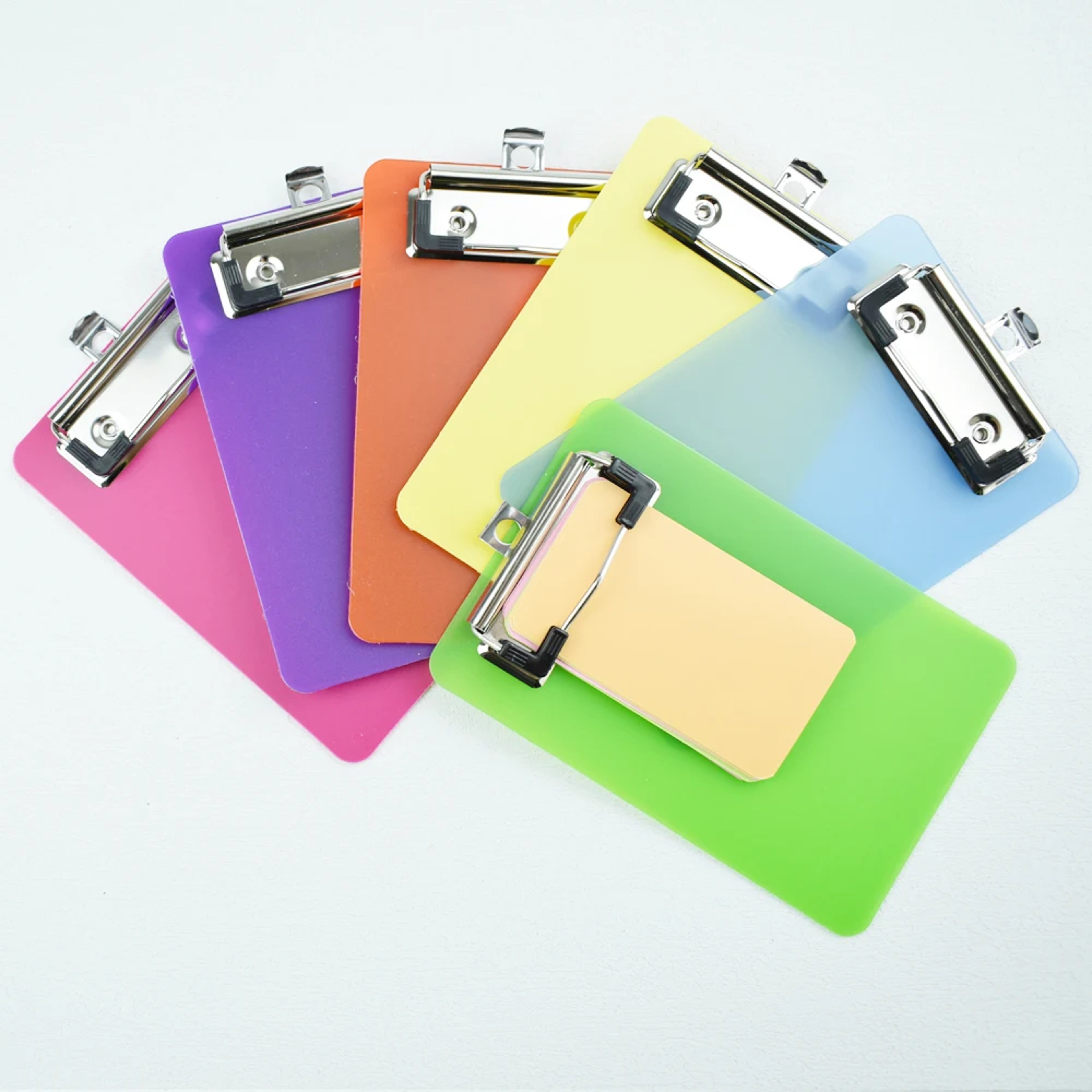 Portable MultiFunction Clipboard Organizer Hangable Mini Plastic Note Holder 2