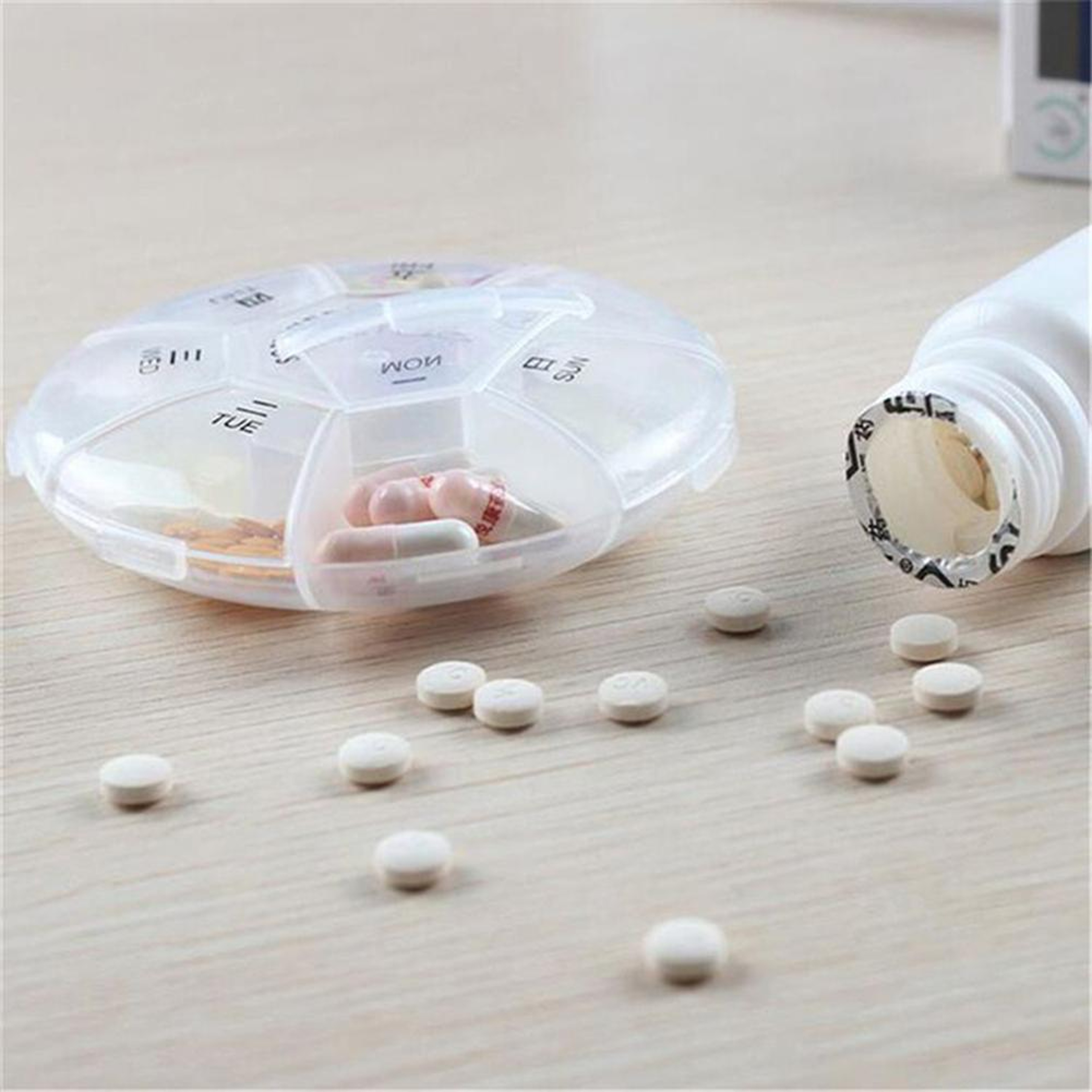 7 Compartment Portable Weekly Pill Organizer Waterproof PP Storage Case 5