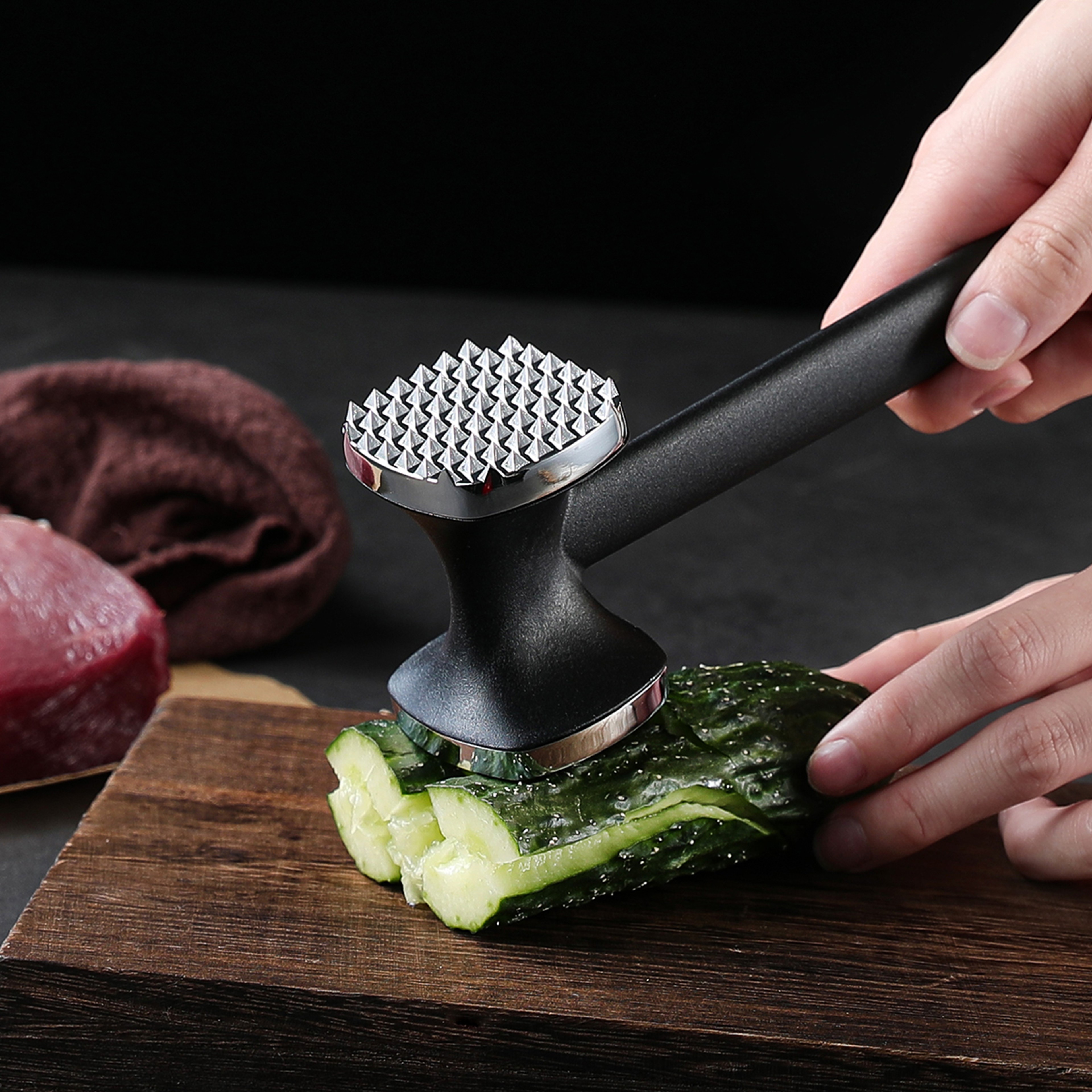 Double Sided Zinc Alloy Meat Tenderizer Hammer with Comfortable Plastic Handle – view 5
