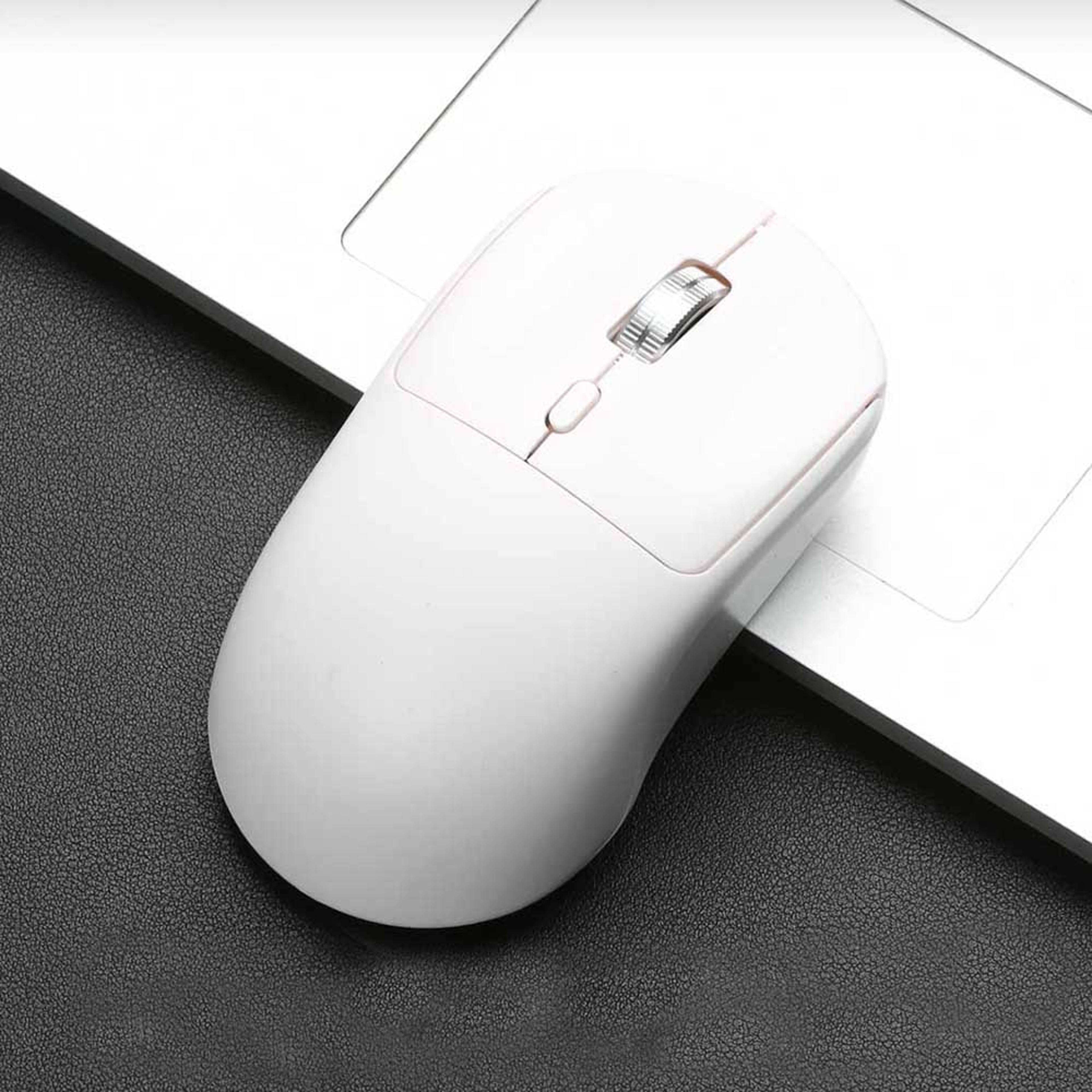 24GHz Wireless Gaming Mouse With Adjustable DPI And USB Connectivity 9