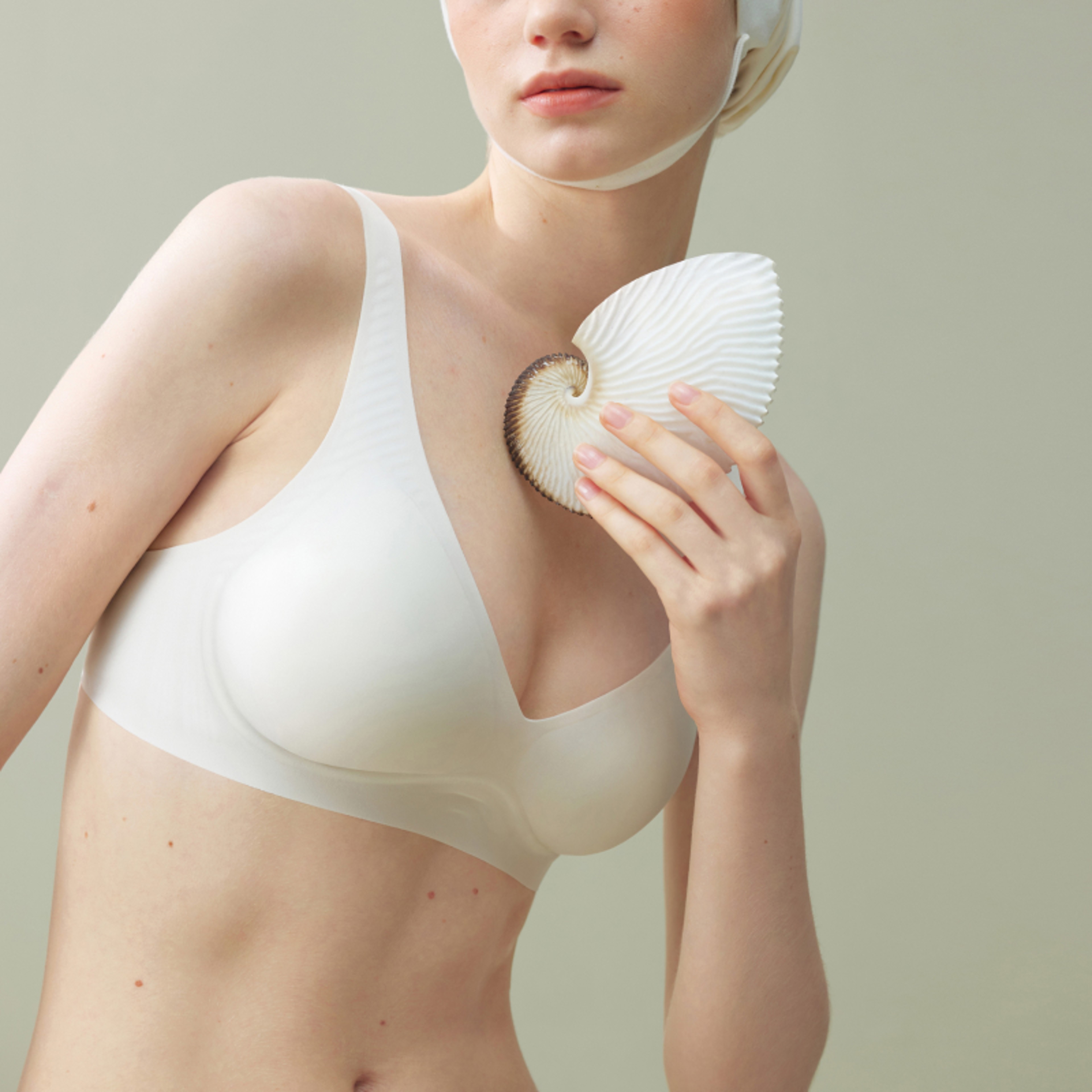 Wireless Push Up Seamless Bra For Women With Deep V Plunge And Adjustable Straps 2