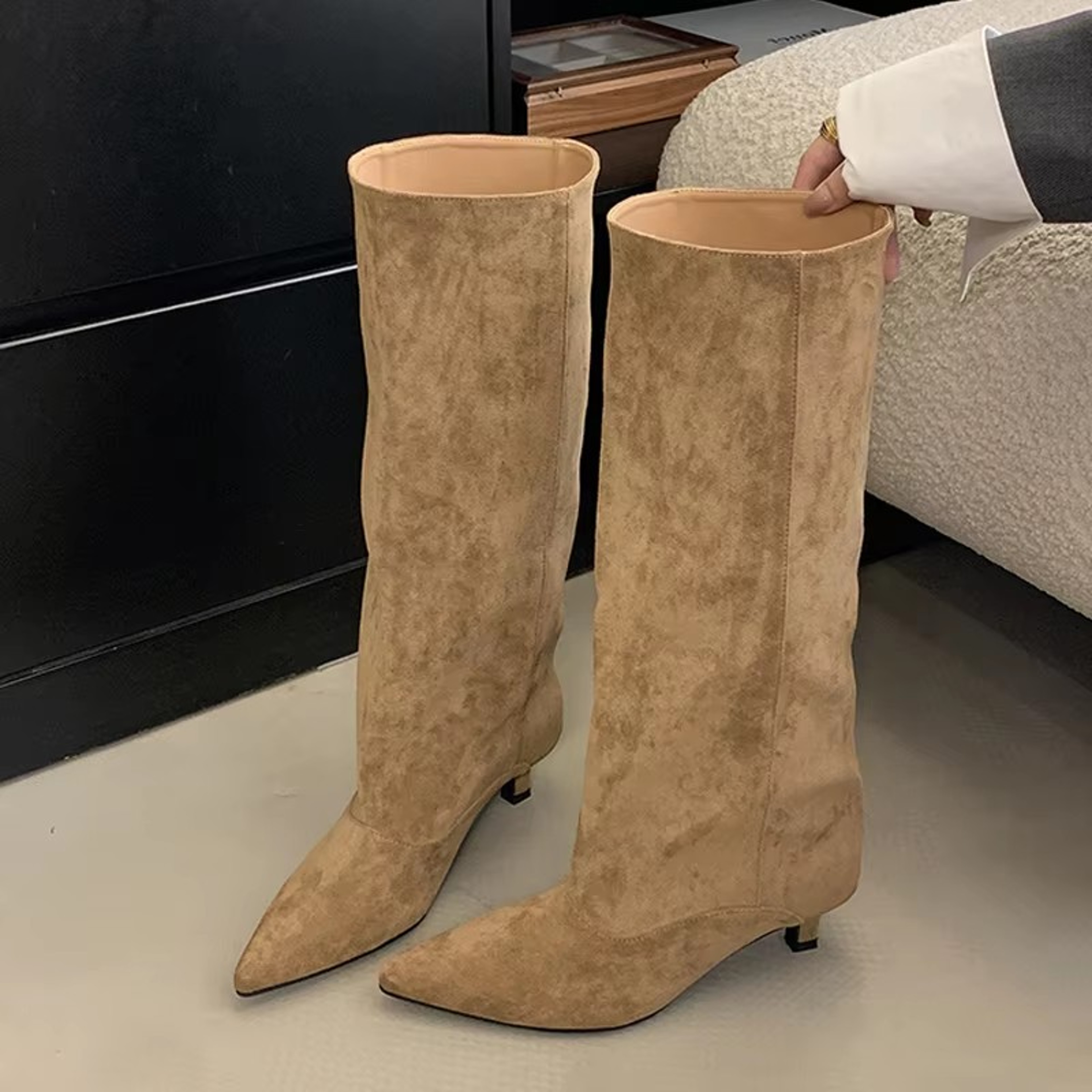 Women's Knee-High Boots with Pointed Toe and Thin Heels – view 1