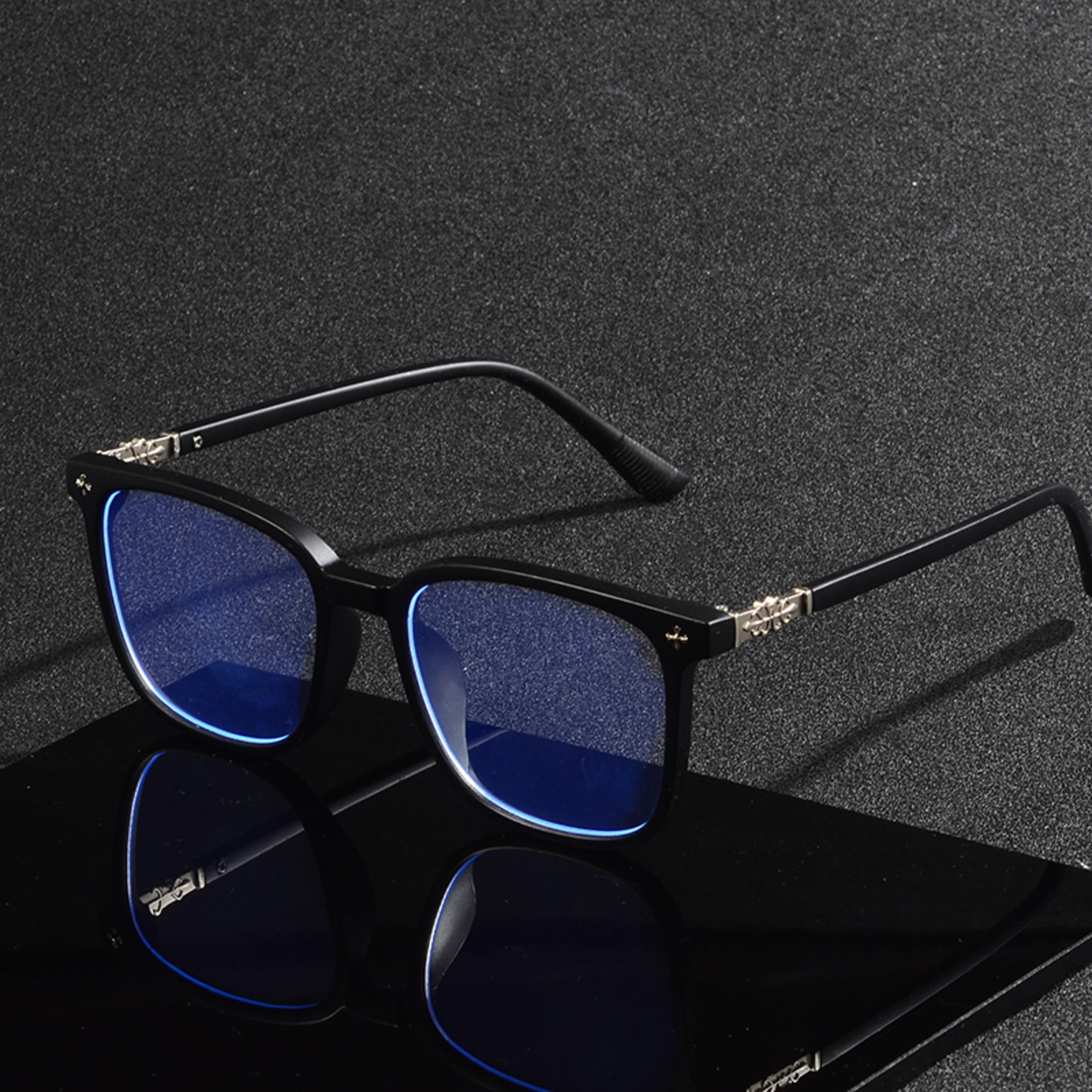 Blue Light Blocking Glasses With Square Alloy Frames For Women And Men 1