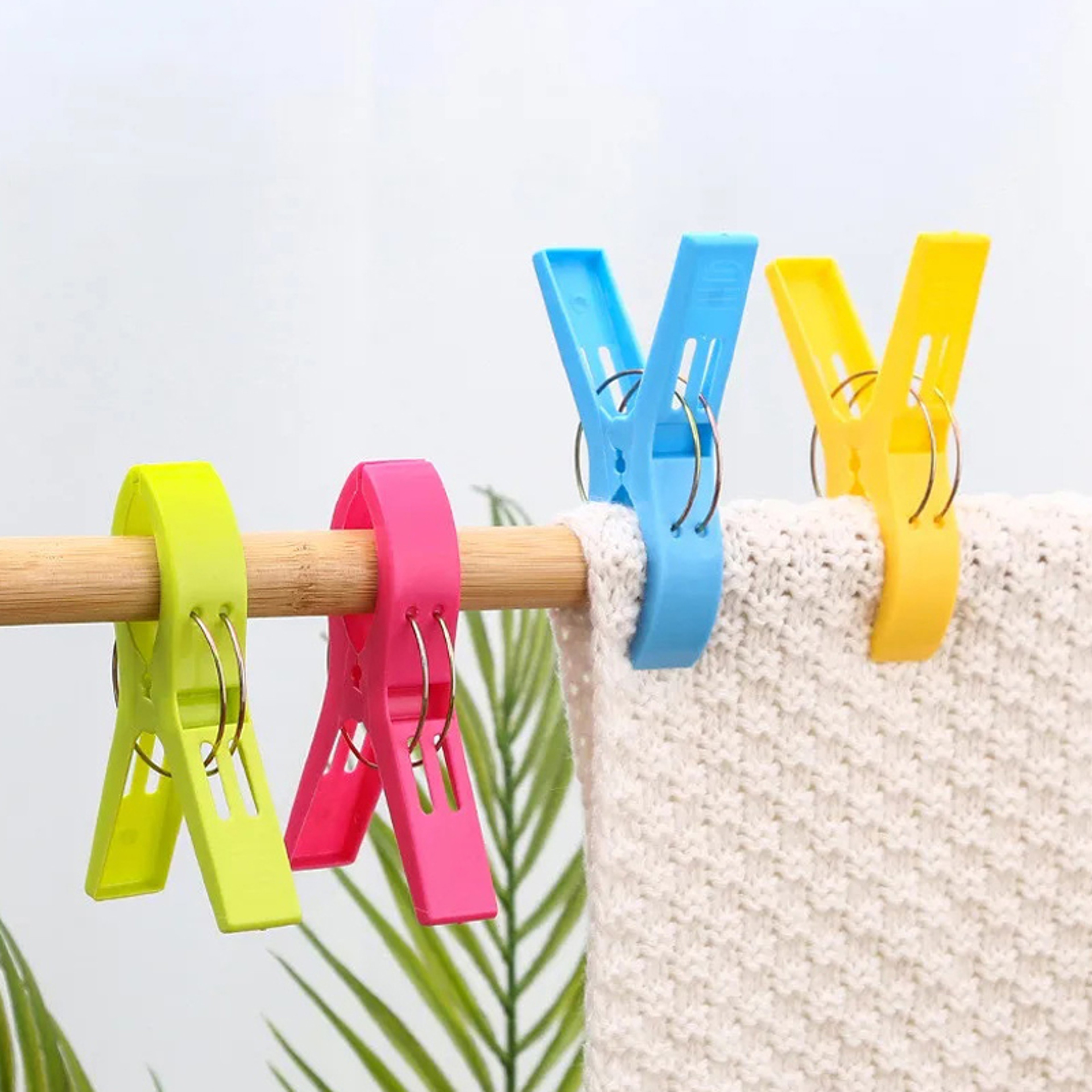 Heavy Duty Beach Towel Clips For Lounger Strong Plastic Laundry Pegs Set 0