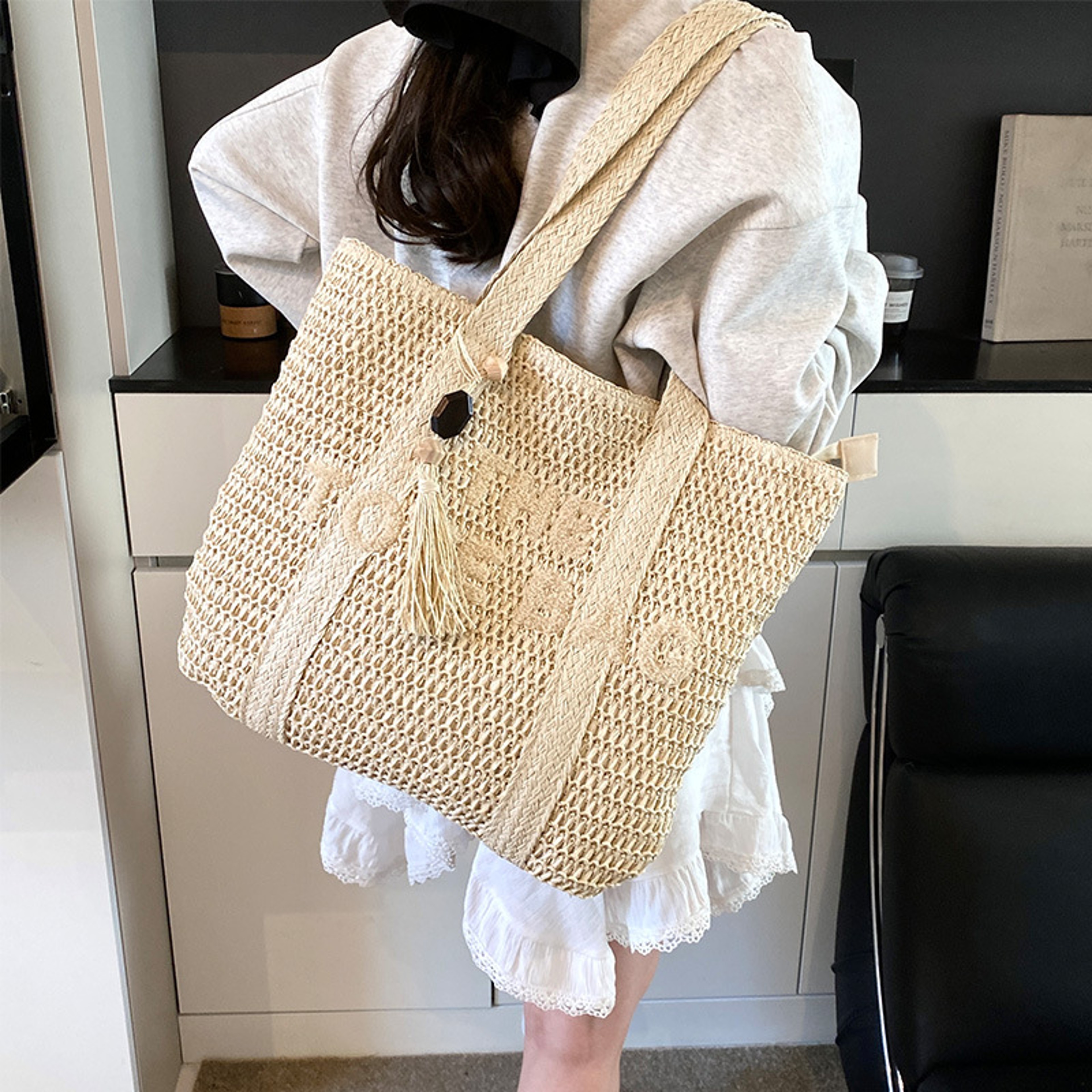French Style Large Capacity Straw Beach Tote Bag Chic Woven Shoulder Bag For Women 2