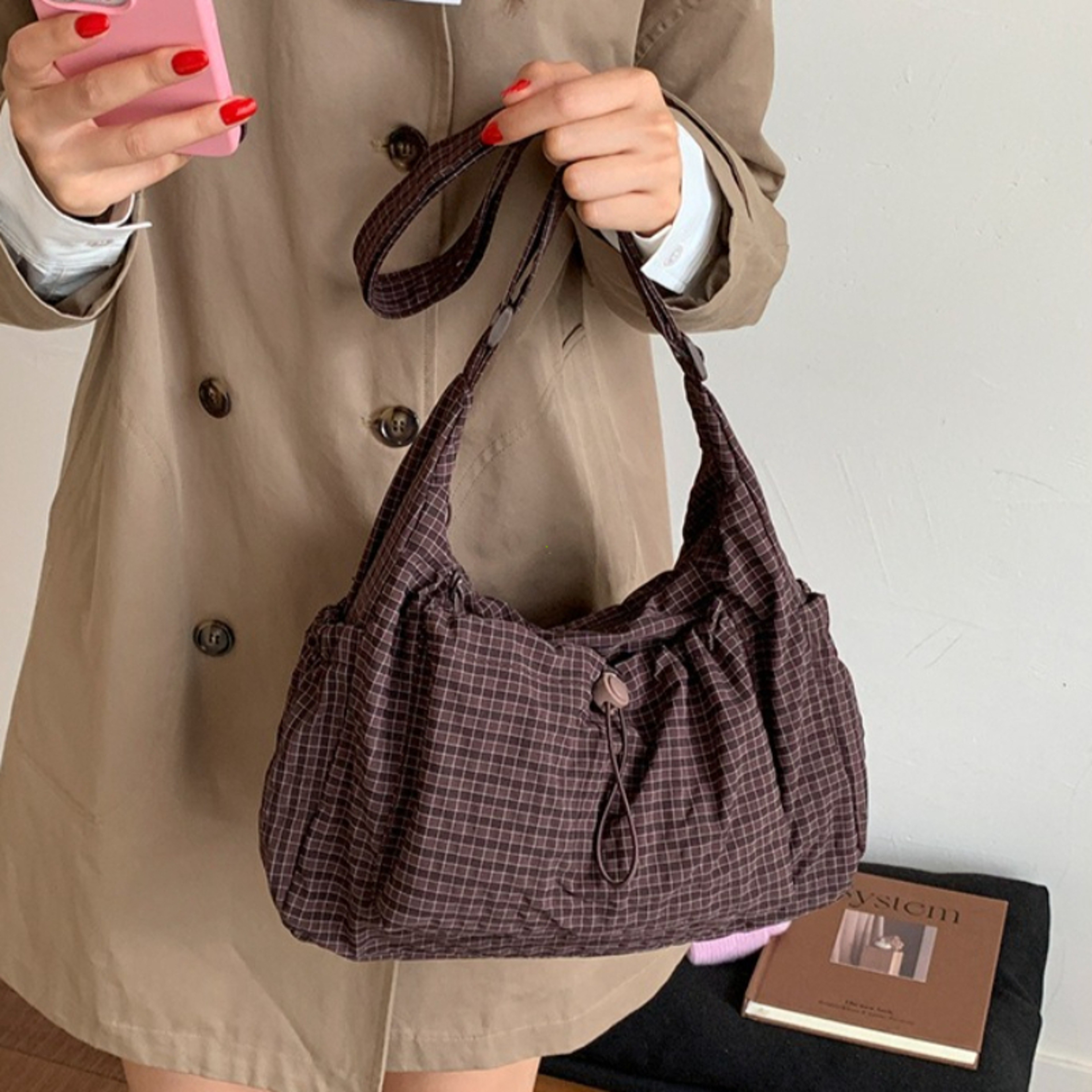 Trendy Checkered Nylon Crossbody Bag With Drawstring Large Capacity Shoulder Tote 3