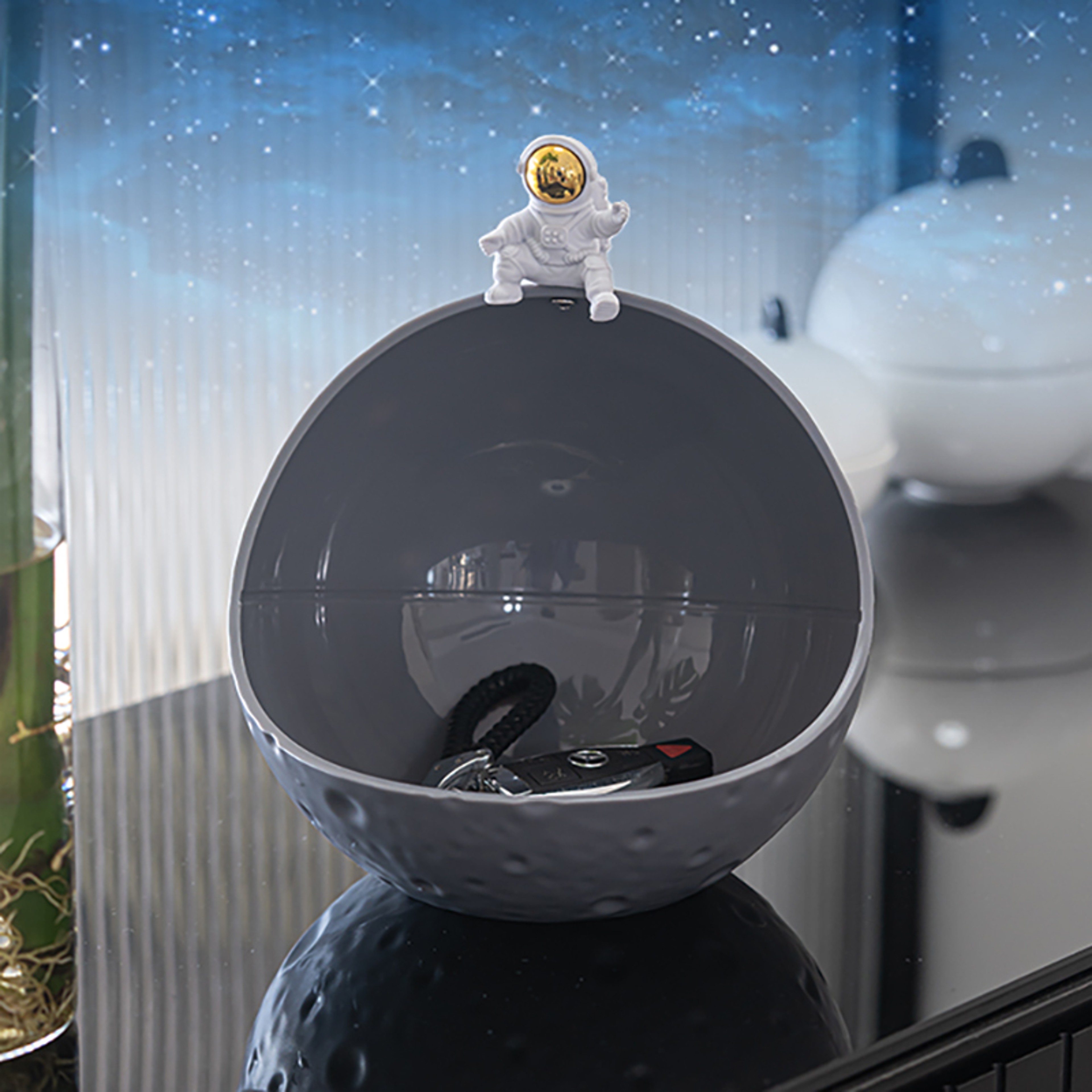 Astronaut Keychain Storage Box Moon Organizer For Desk Decor 3