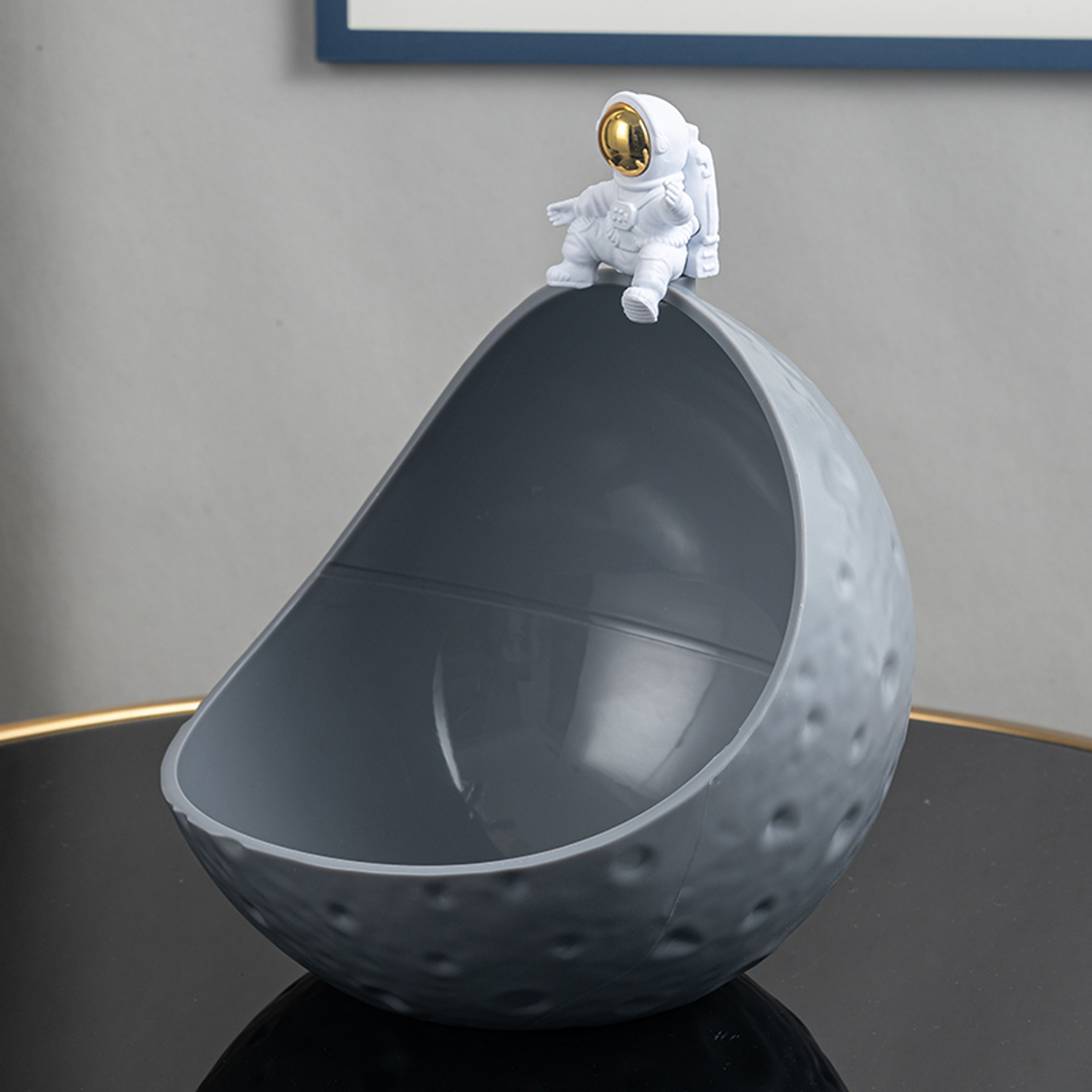 Astronaut Keychain Storage Box Moon Organizer For Desk Decor 8