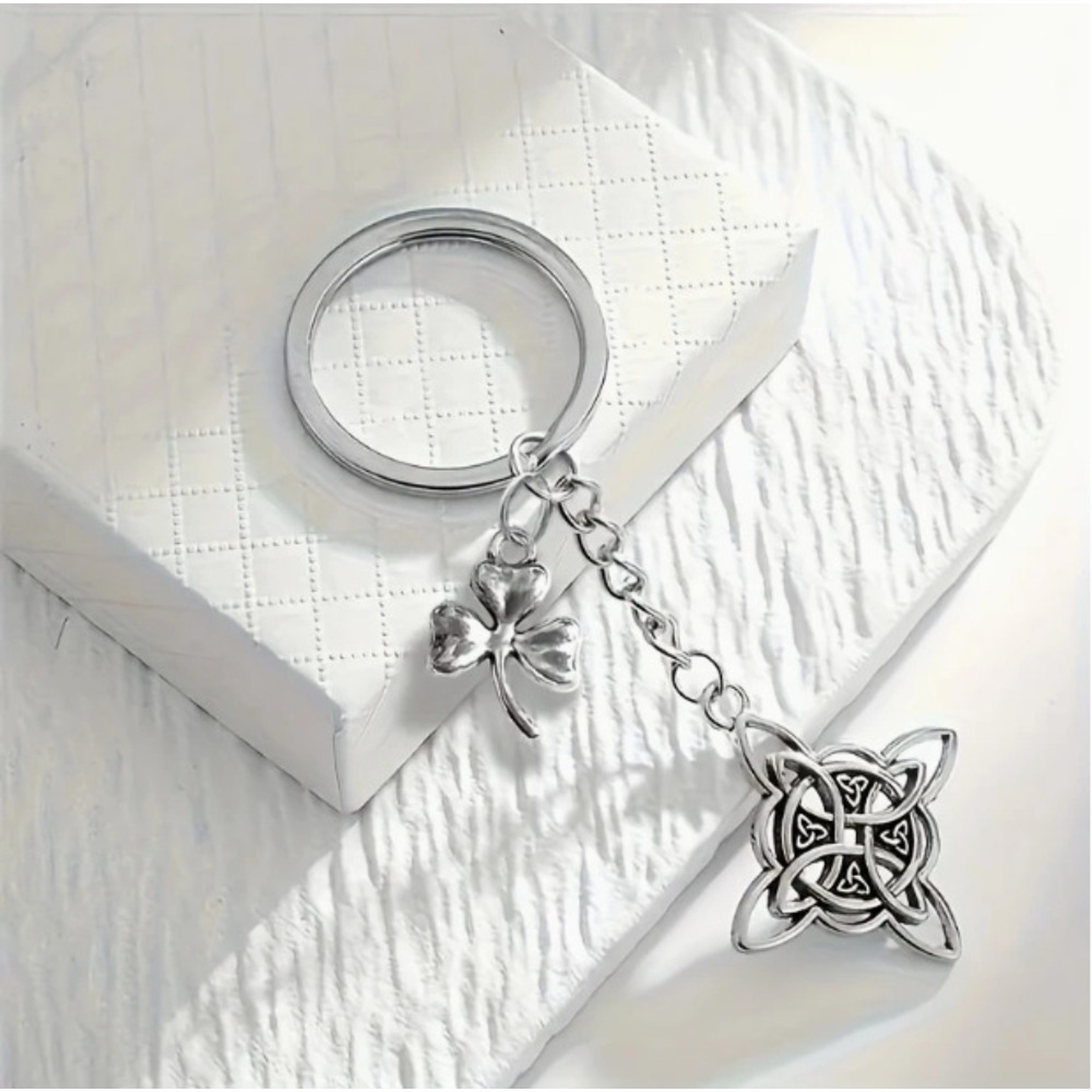 Celtic Trinity Knot Keychain Protection Amulet for Car Keys and Bags – view 4