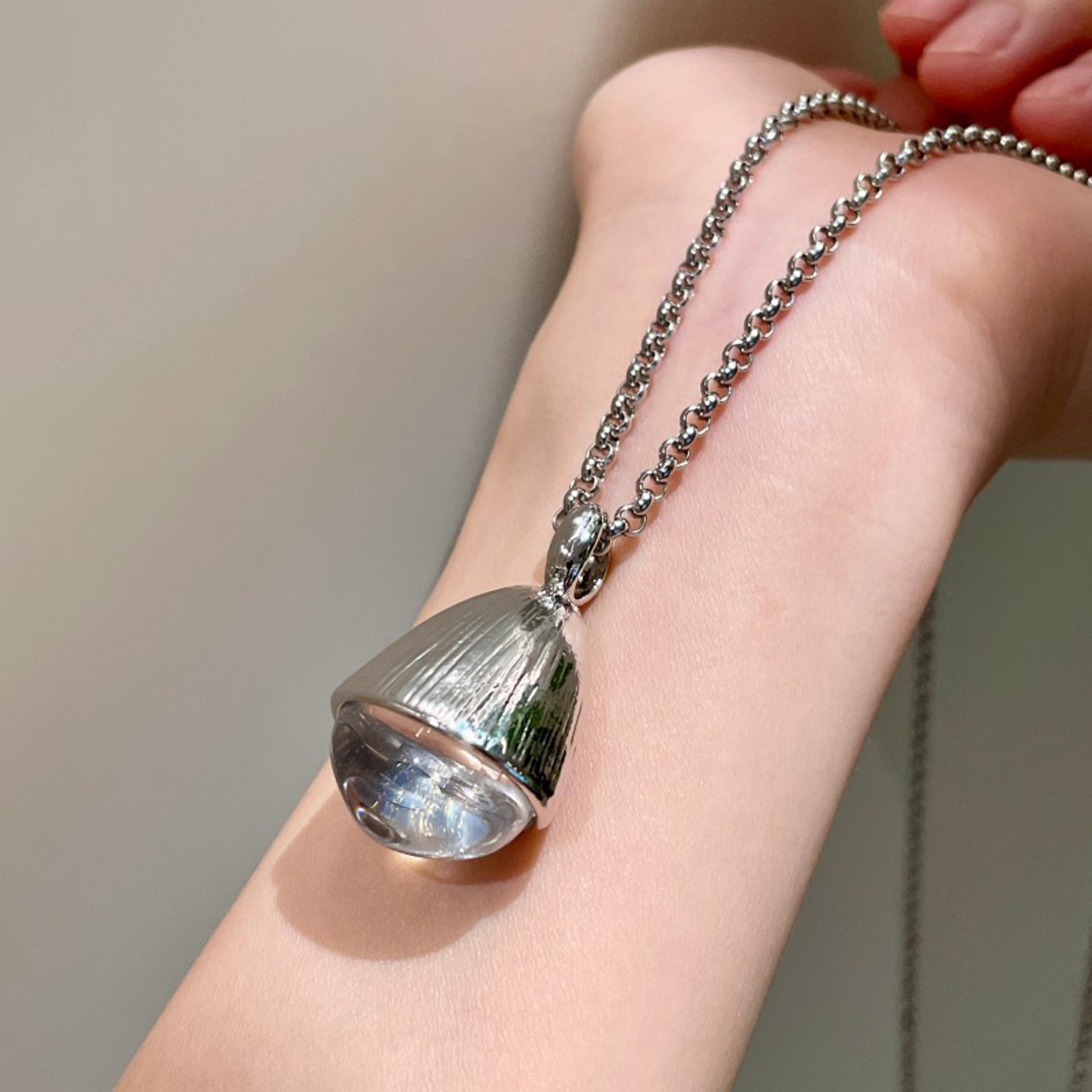 Elegant Water Drop Pendant Necklace for Women – Trendy Fashion Jewelry – view 1