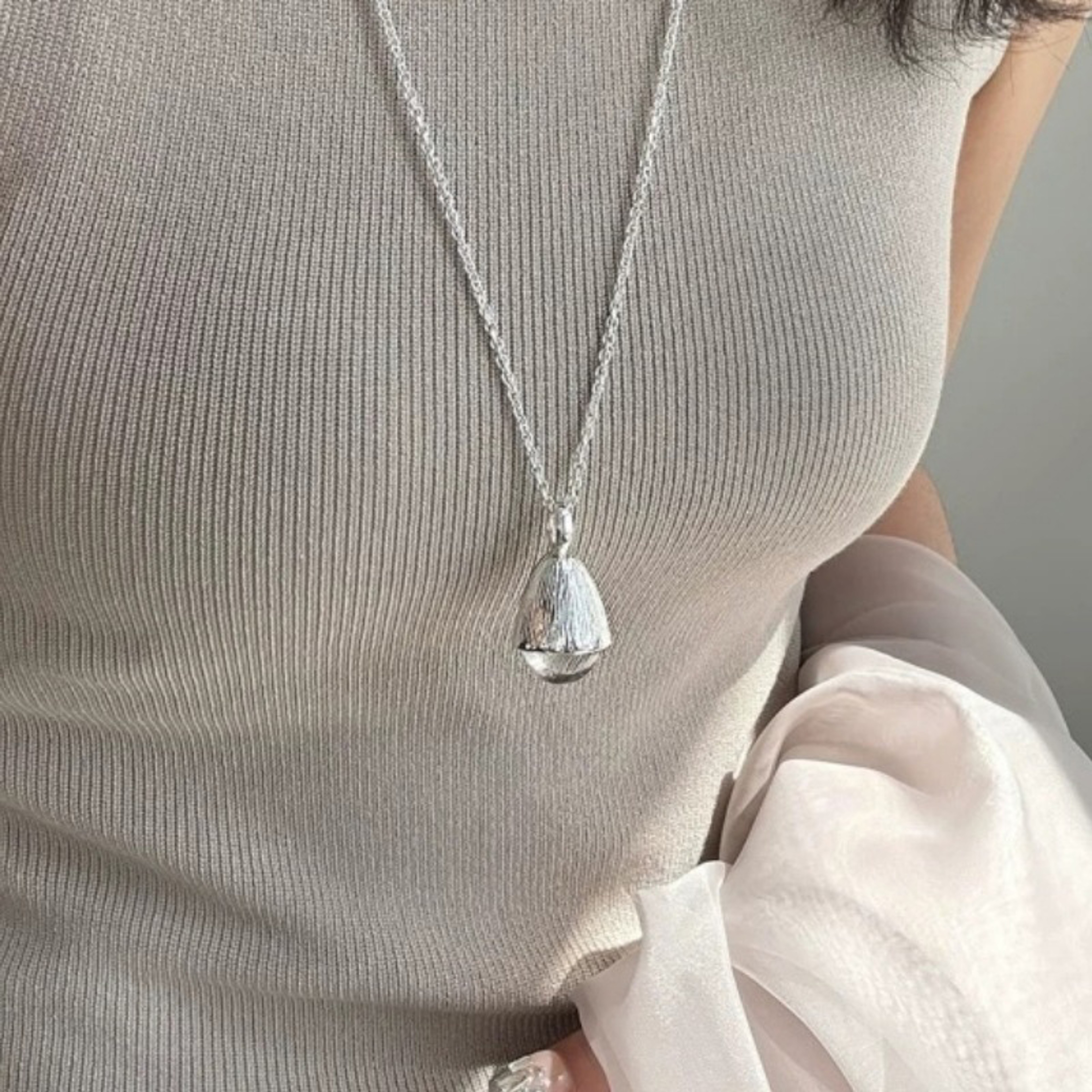 Elegant Water Drop Pendant Necklace for Women – Trendy Fashion Jewelry – view 2