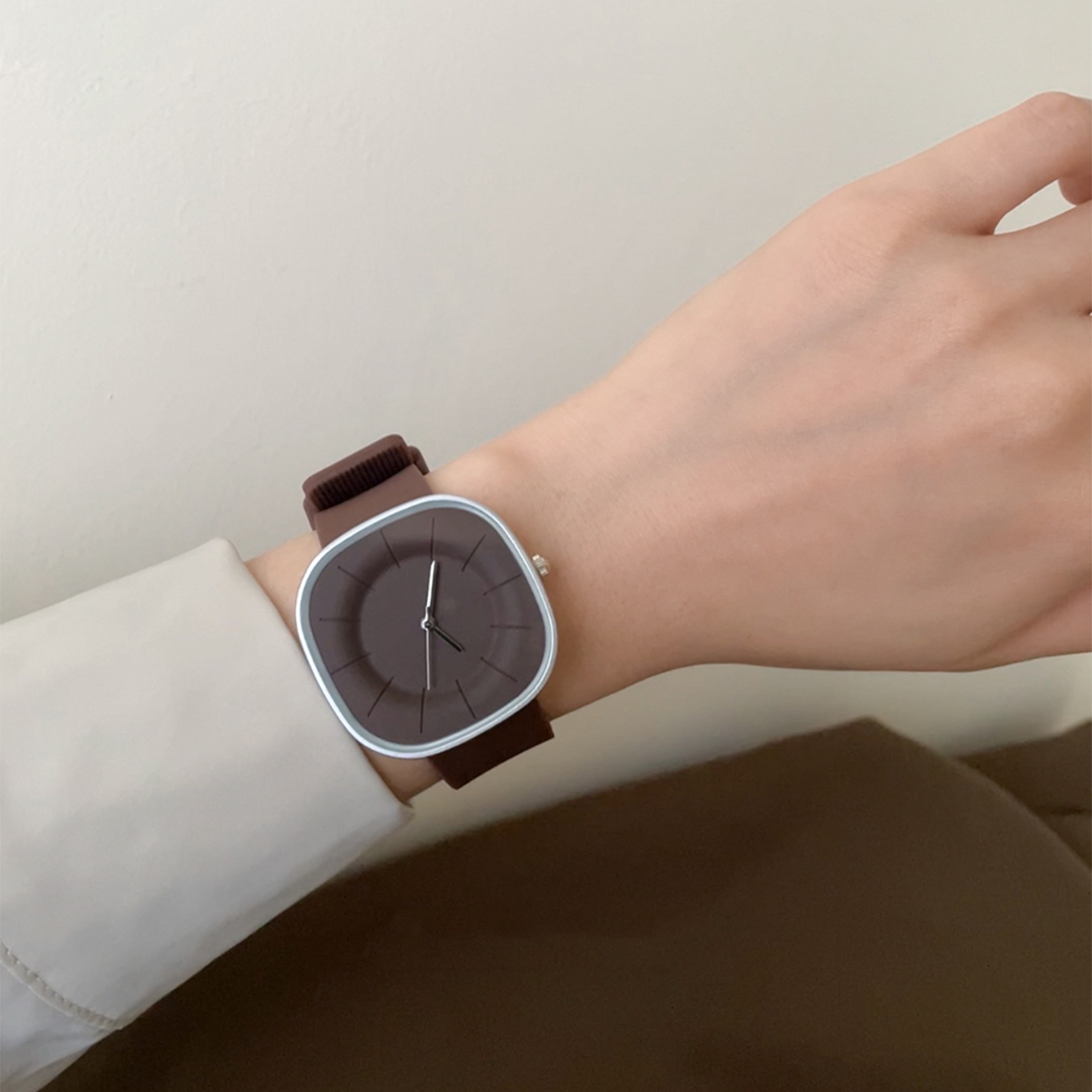 Luxury Womens Square-Face Watch with Silicone Strap – Waterproof Quartz Timepiece – view 2