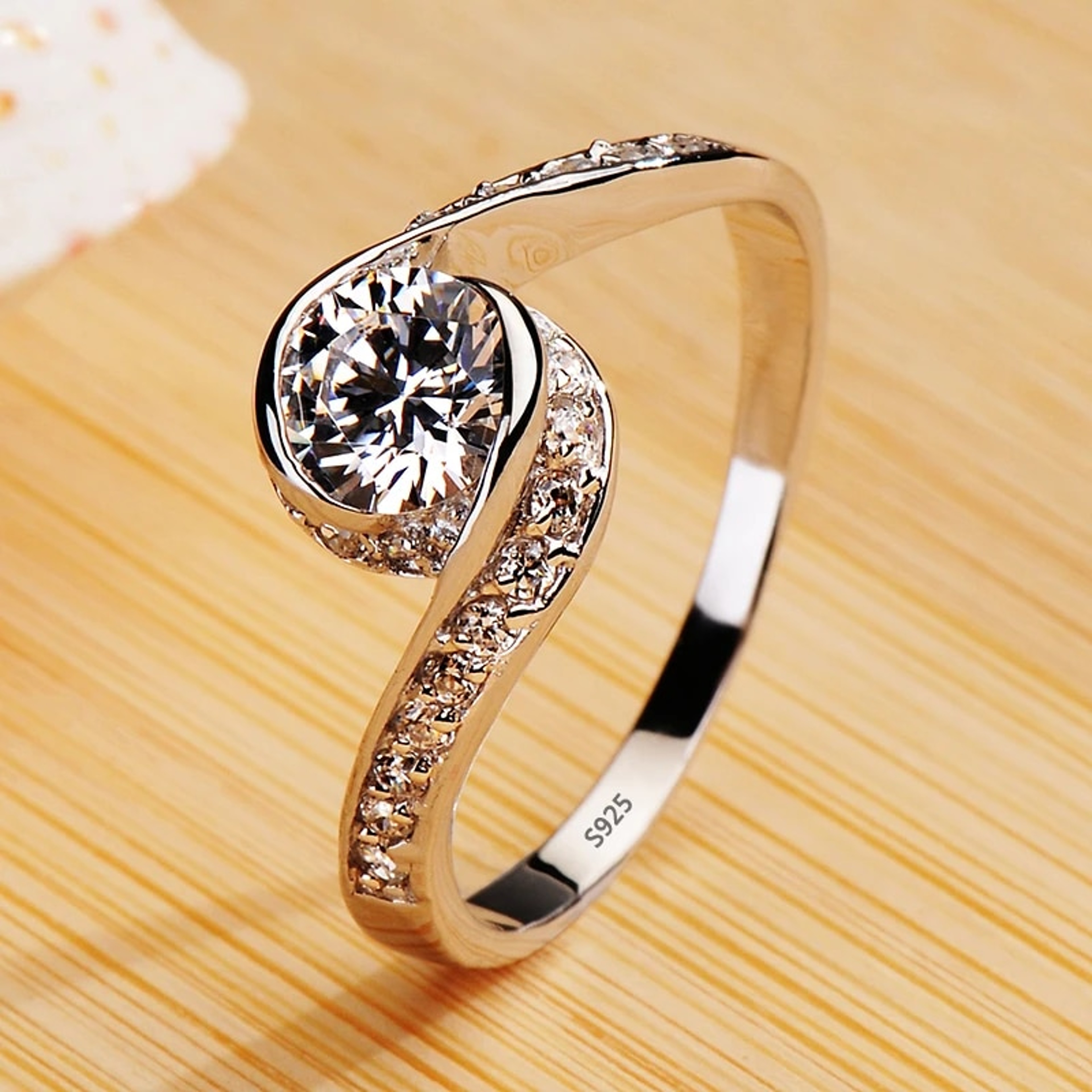 qs1mNever-Fade-Luxury-Classic-18K-White-Gold-Color-Ring-Solitaire-2-Carat-Zirconia-Diamant-Wedding-Band.jpg