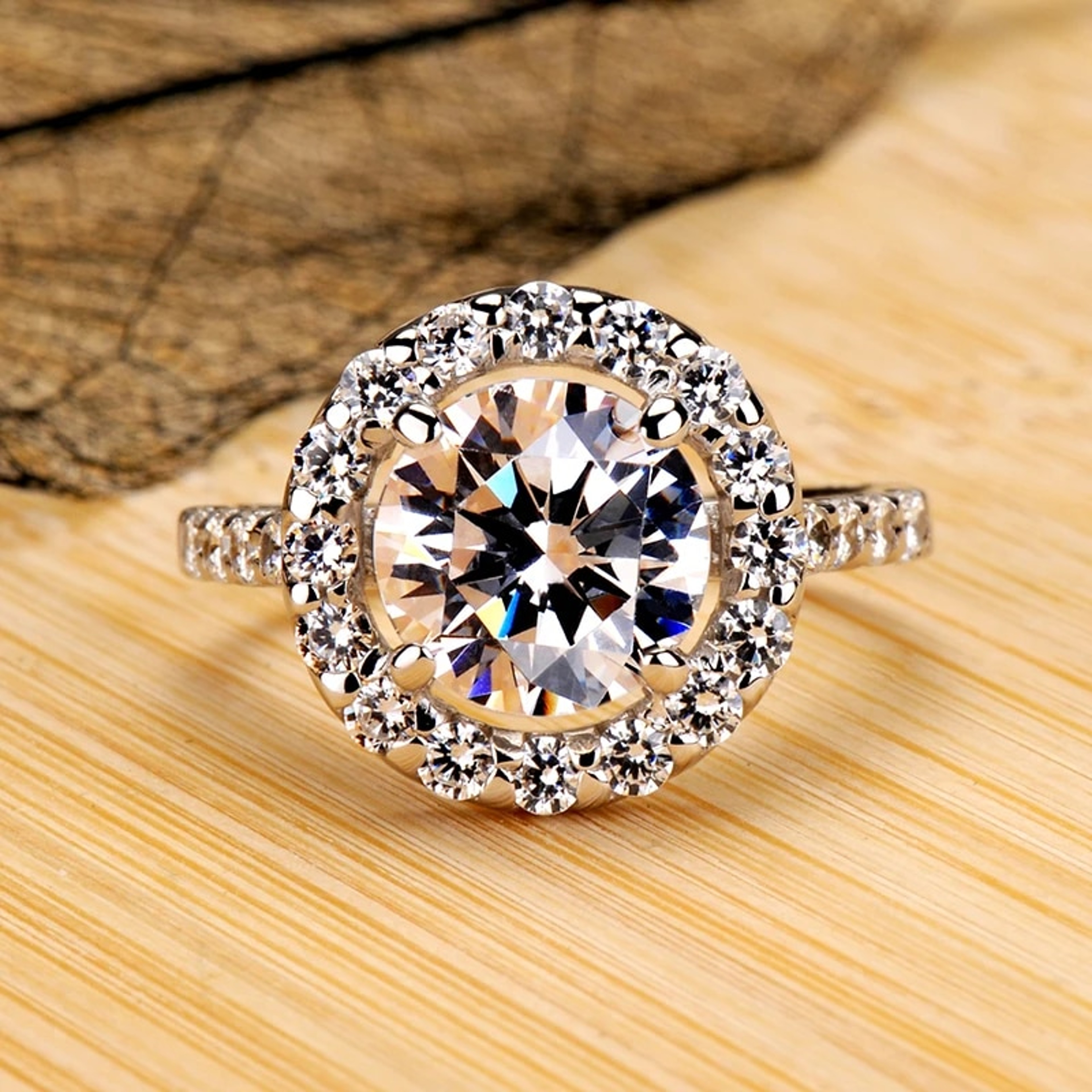 afgrNever-Fade-Luxury-Classic-18K-White-Gold-Color-Ring-Solitaire-2-Carat-Zirconia-Diamant-Wedding-Band.jpg