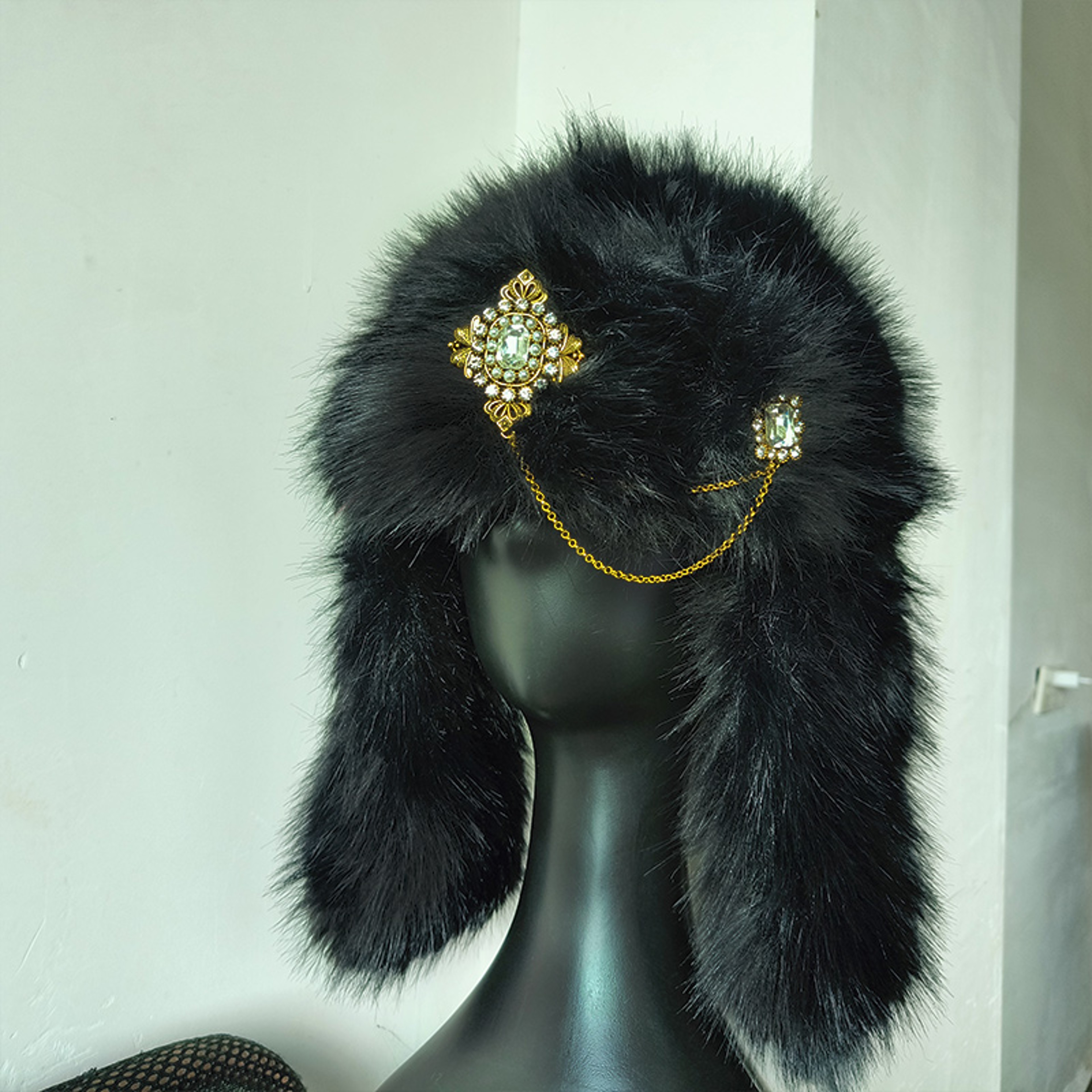 Womens Designer Luxury Bomber Hat Ski Cap Faux Fur Pilot Hat Diamond Thickened Winter Hat With Vers 6