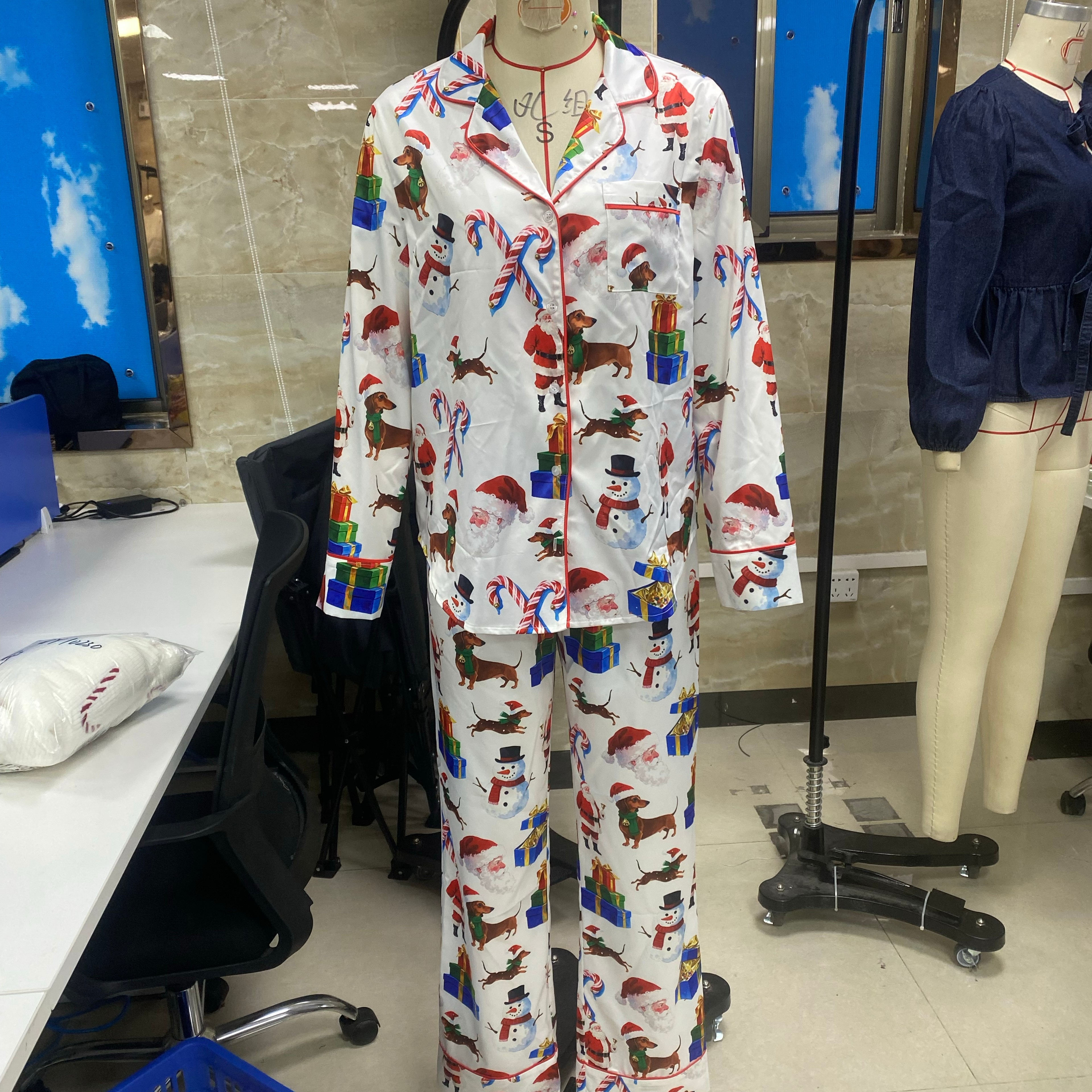 Christmas Women Pajama Set, Festive Long Sleeve Shirt and Pants, Cozy Holiday Sleepwear Loungewear with Bow, Dog – view 5