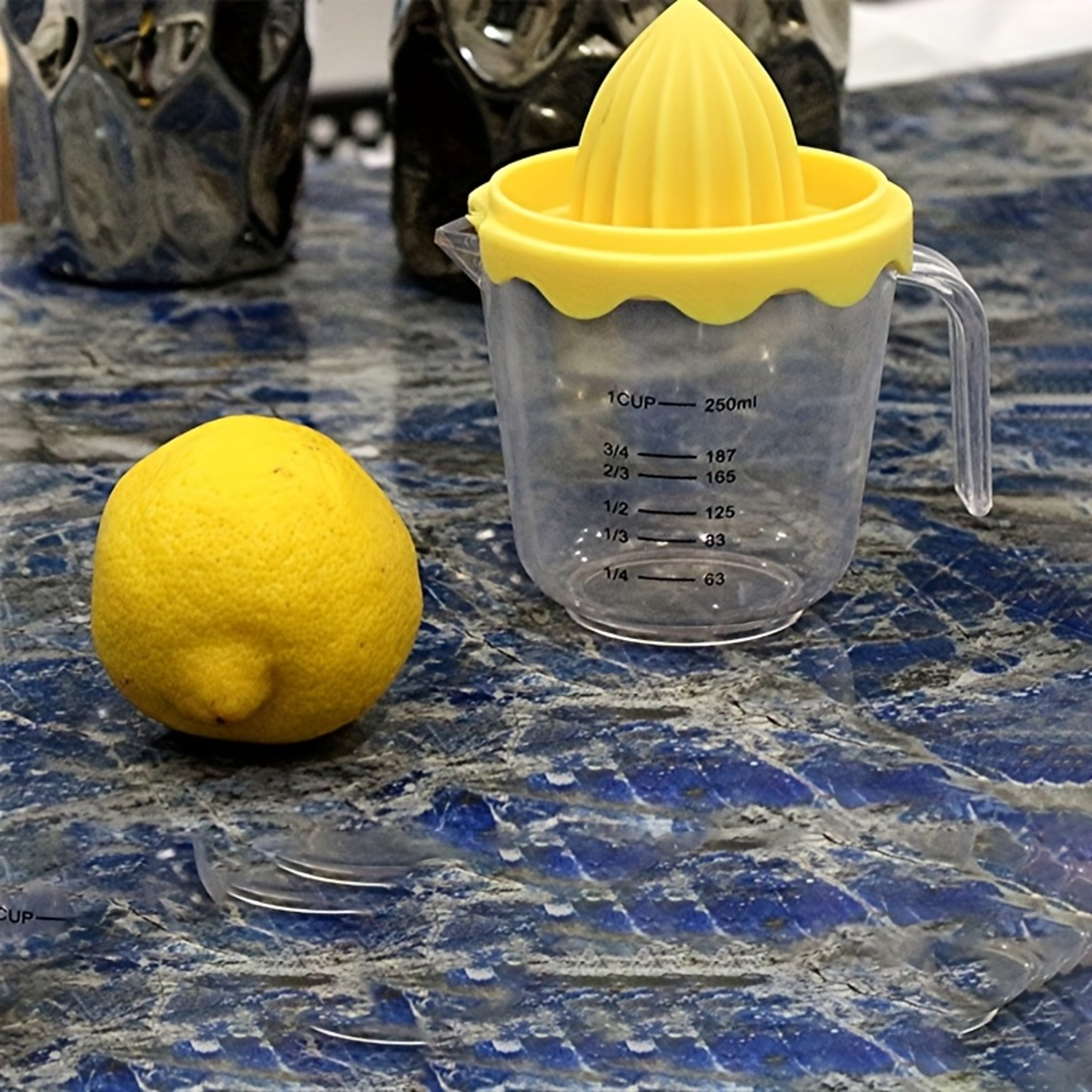 Small Portable Manual Juicer for Citrus and Lemons, Fruit Hand Squeeze Juicer, Perfect for Home Kitchen and On-the-Go – view 3