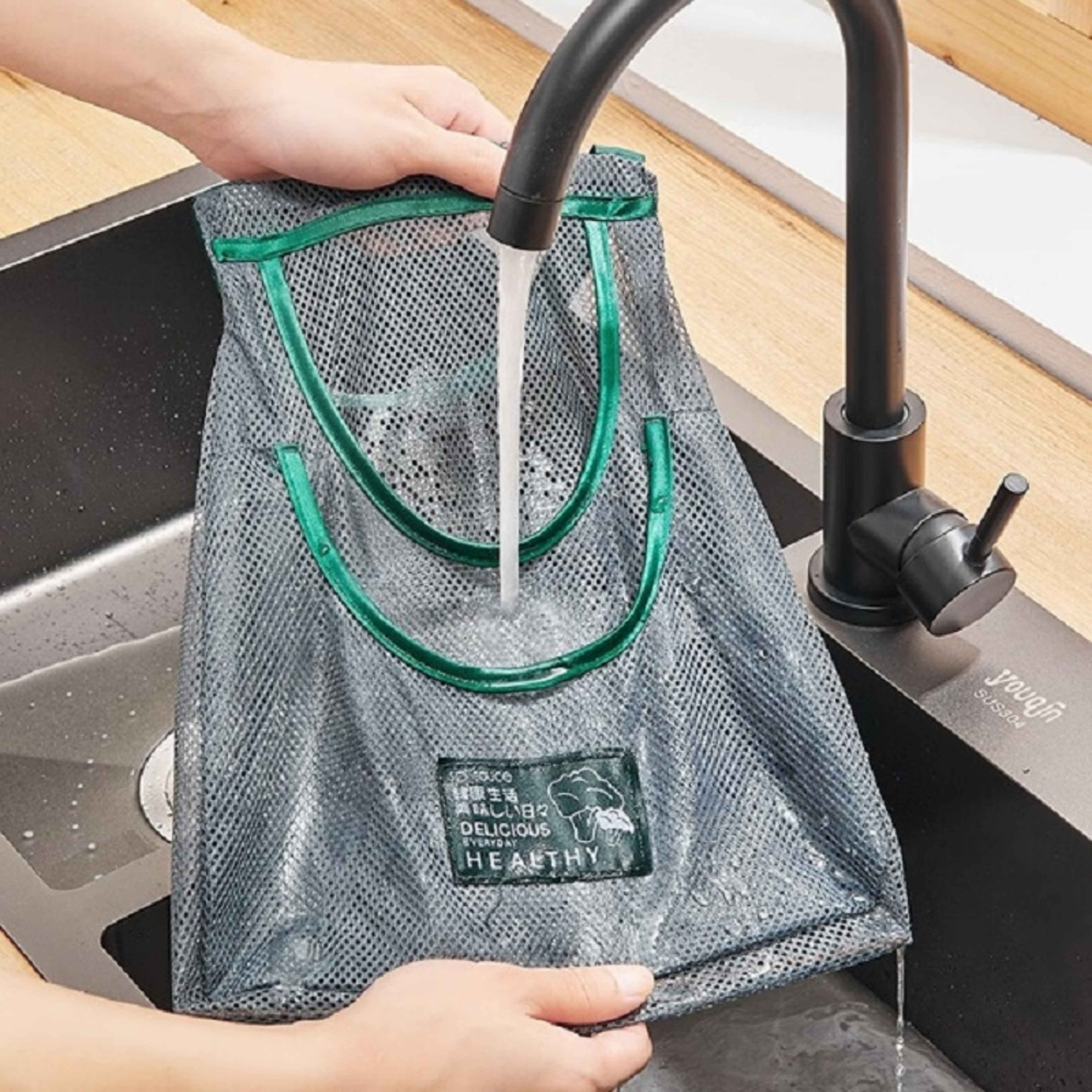 Reusable Hanging Mesh Storage Bags For Fruits Vegetables Garlic And Onions Kitchen Organizer 3