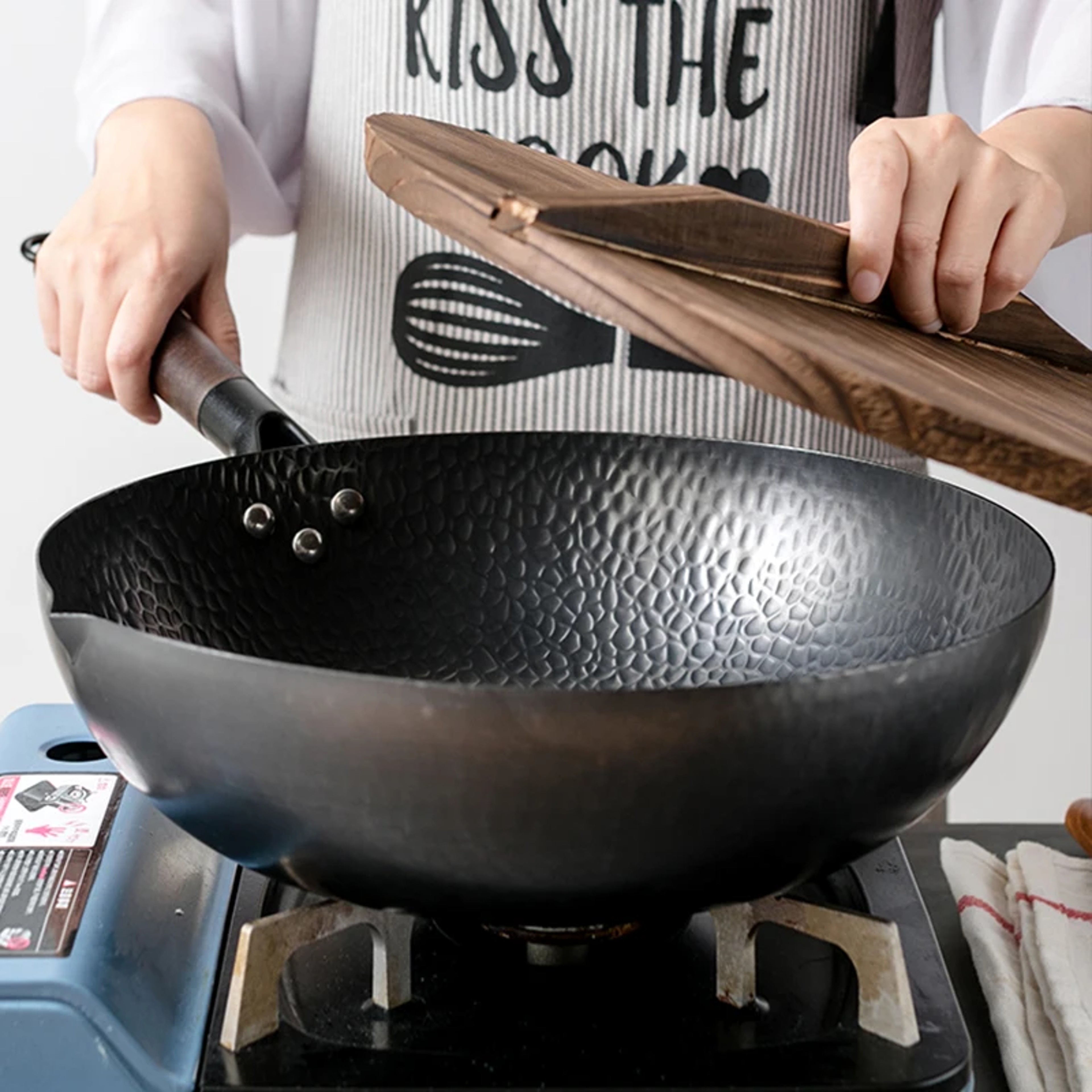 Pure Iron Wok Pan, Non-Coated Cast Iron for Gas and Induction Cooker Chinese Wok Cookware – view 1