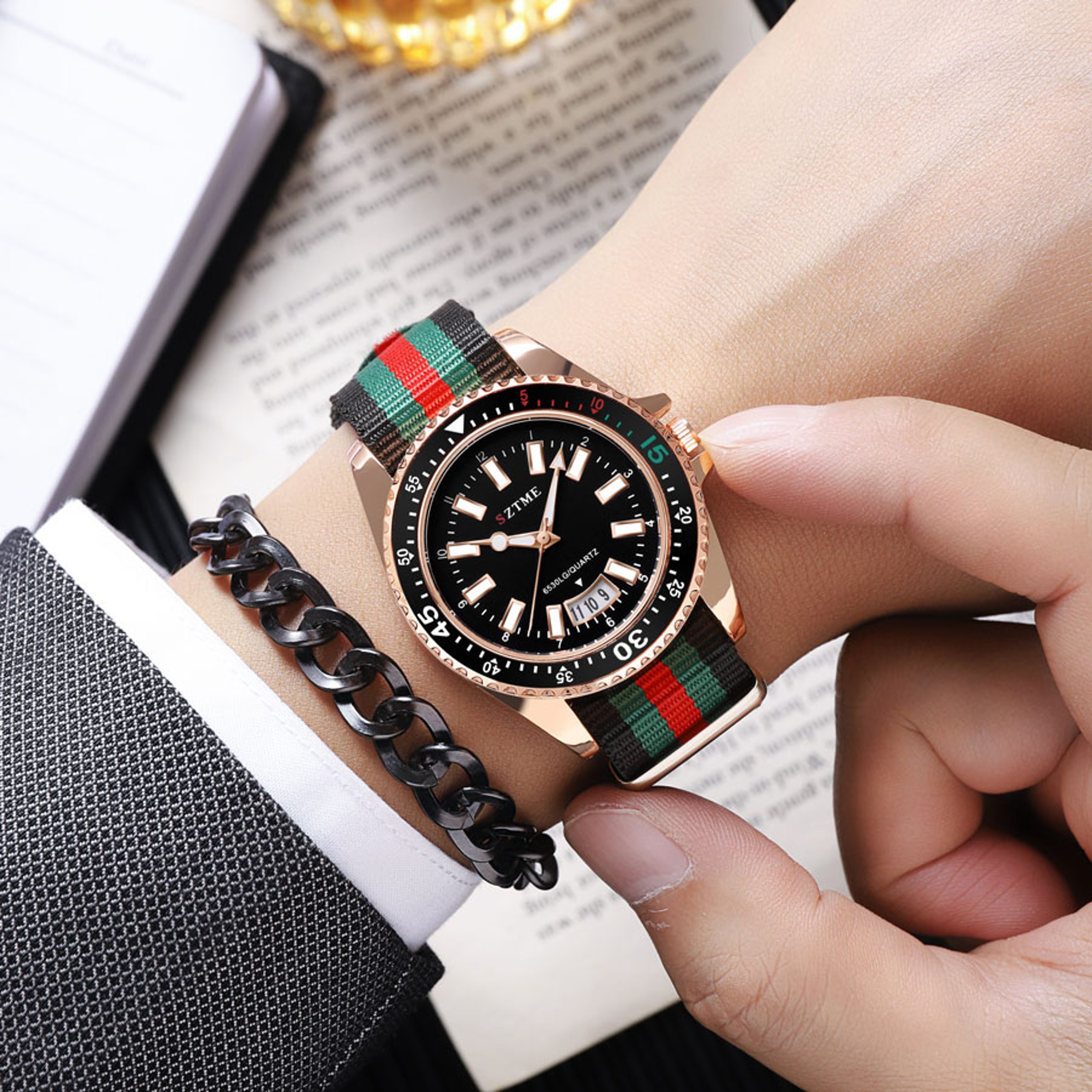 Luxurious Nylon Strap Calendar Watch For Men  Women With Night Light Quartz Movement 4