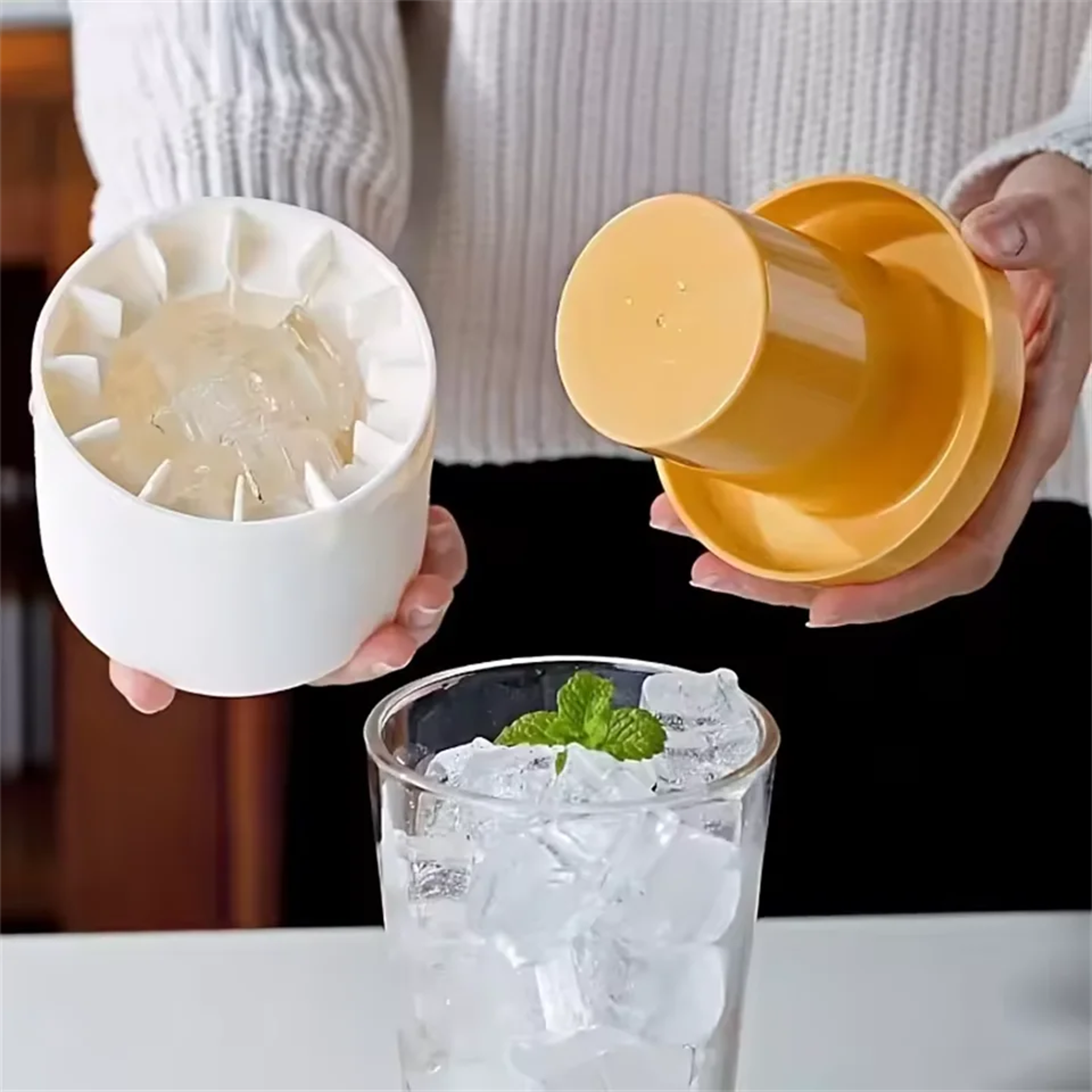 FoodGrade Silicone Ice Cube Mold With Lattice Design Quick Freezing Ice Storage Box For Home Use 3