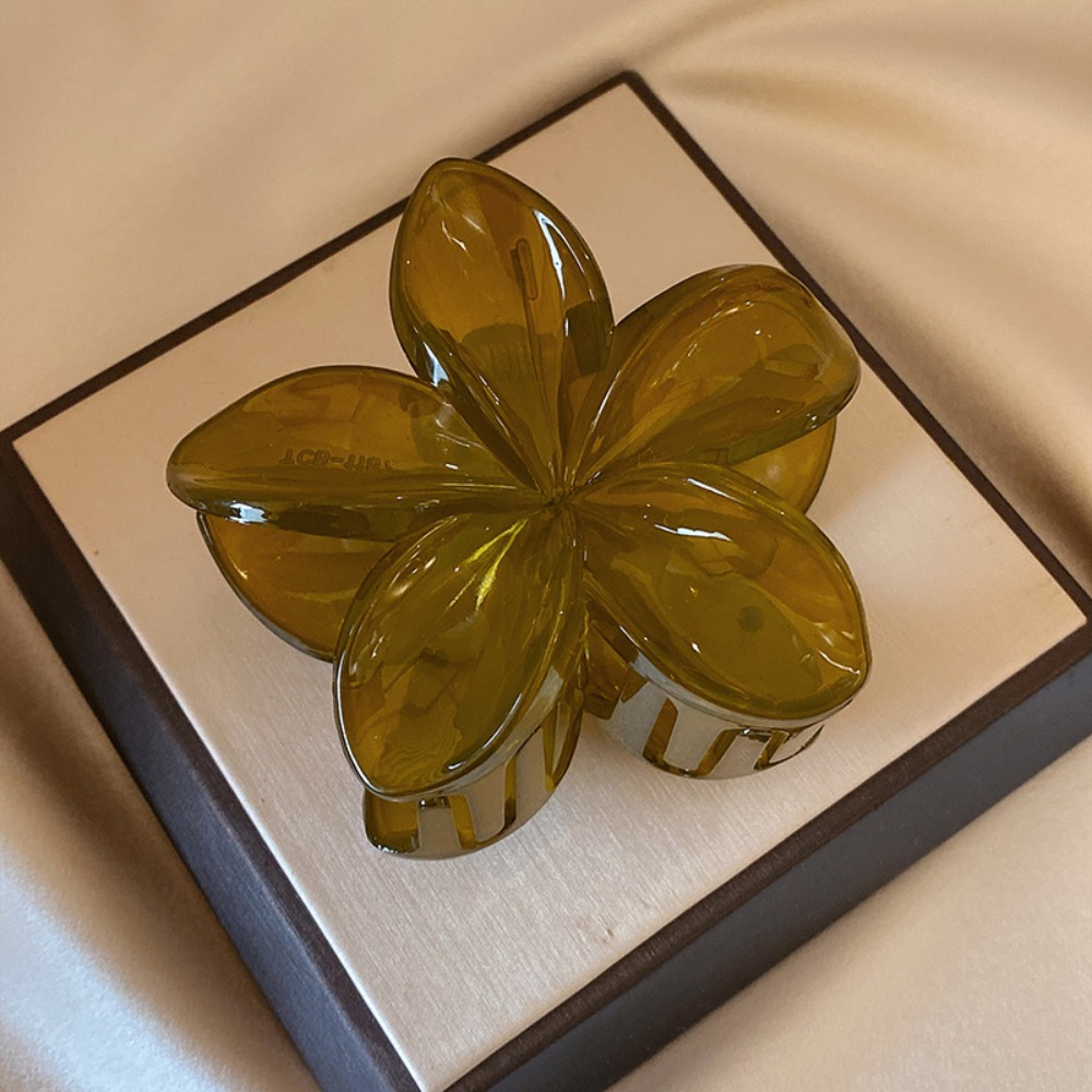 Princess Flower Hair Clip Brown Beige Lightweight Plastic Fashionable Hair Accessories 6