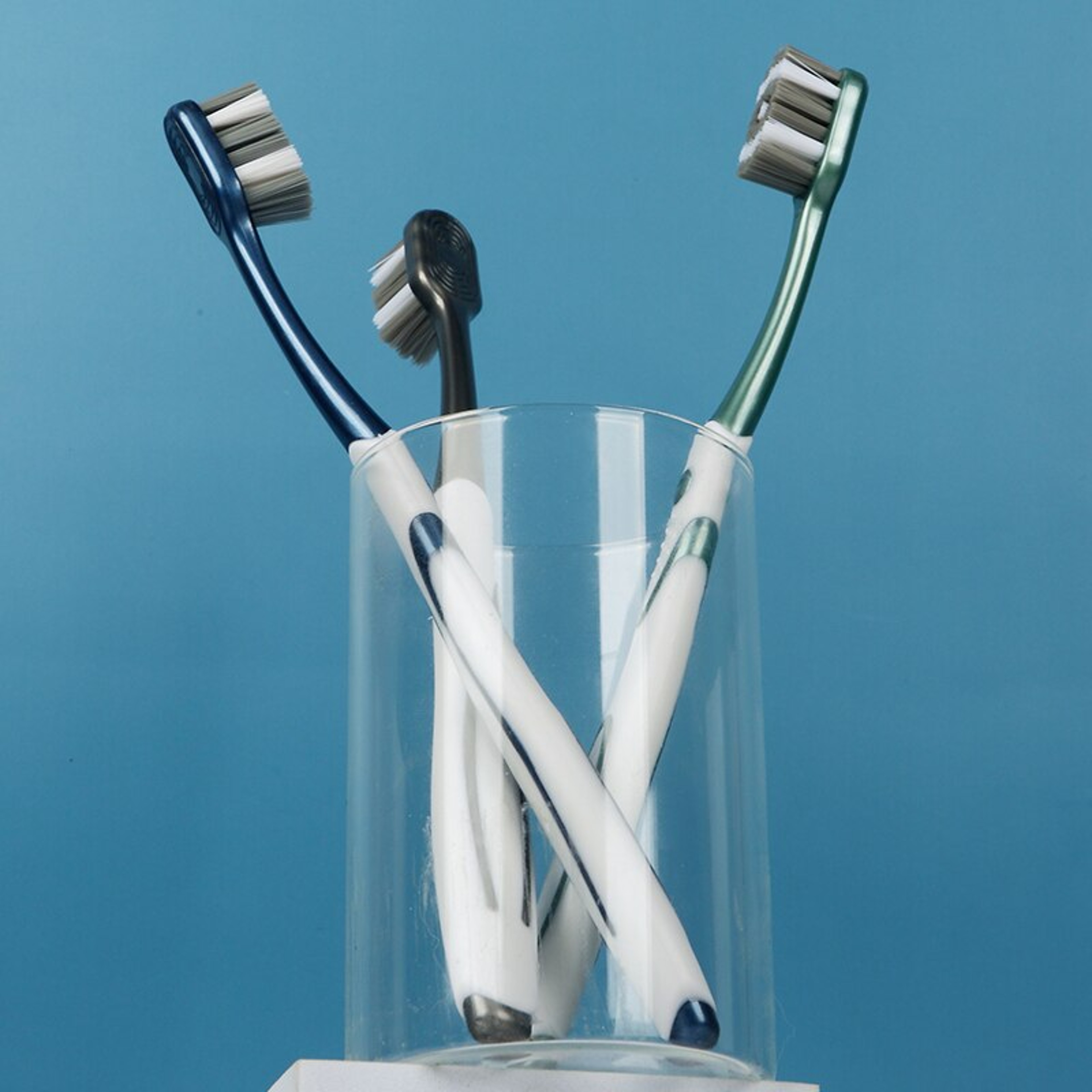 Whole Mouth Clean MediumHard Bristle Toothbrush For Adults Pack Whitening Effect  Superior Cleaning 1