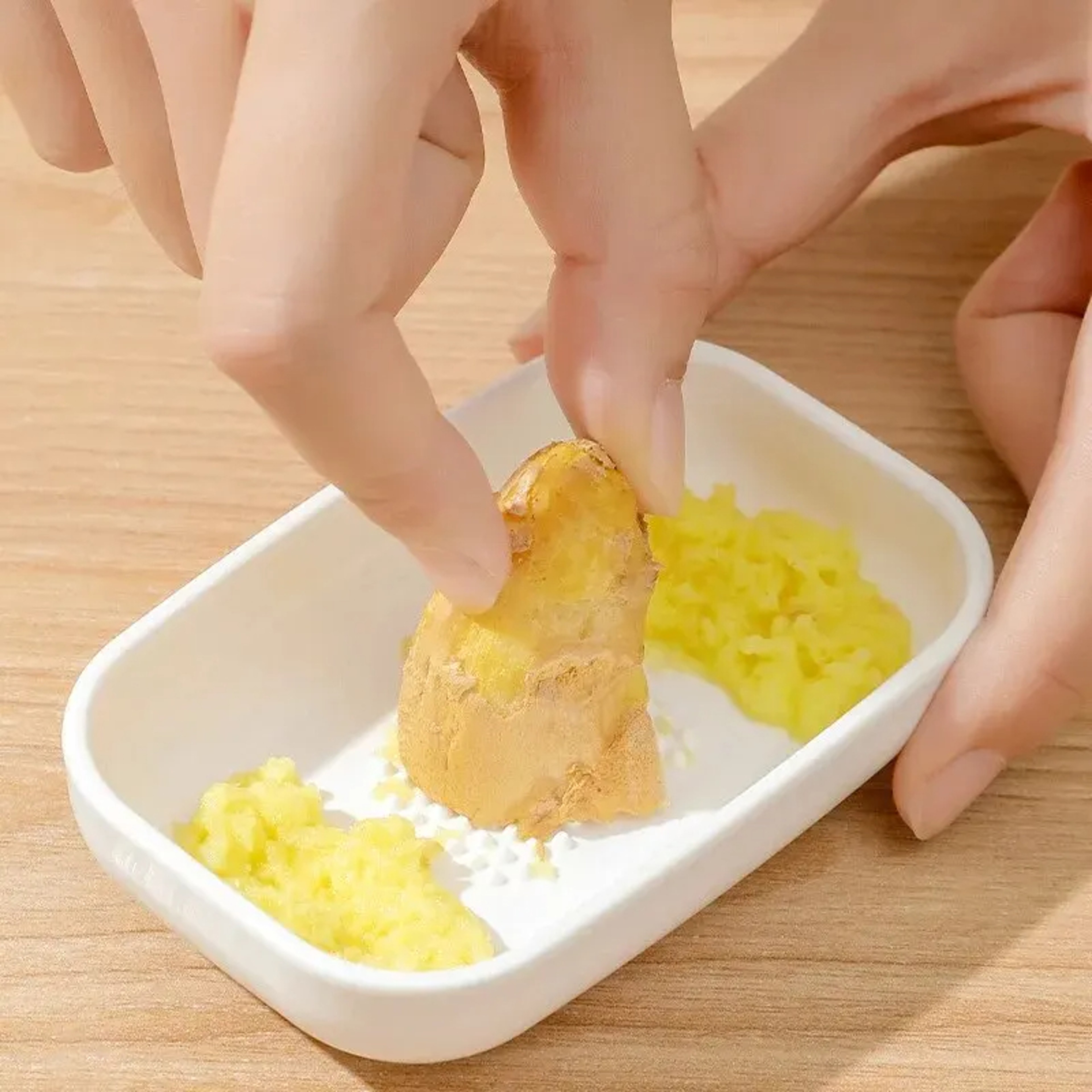 Plastic Manual Garlic  Ginger Grinder For Puree Making Perfect Household Kitchen Tool 0