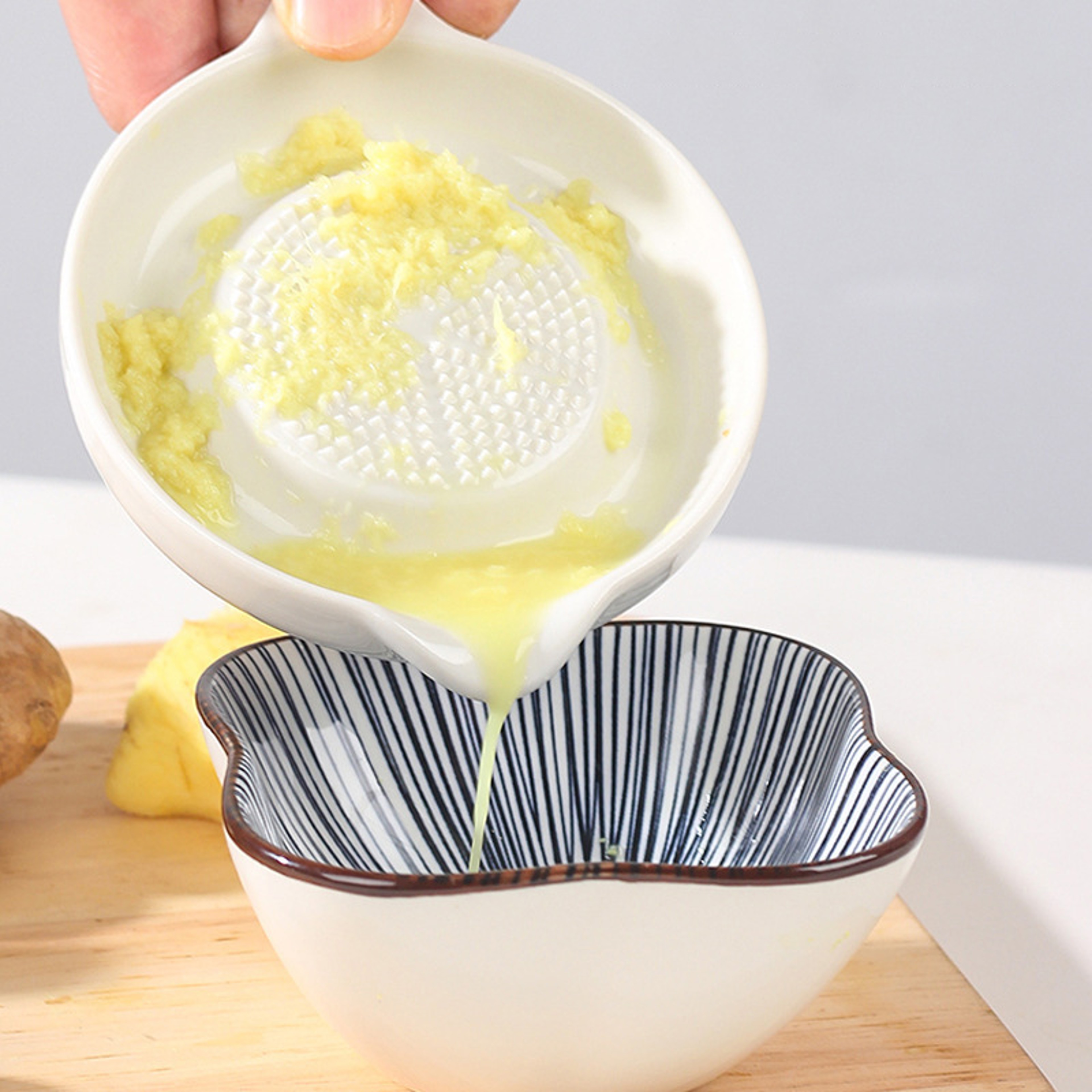 Ceramic Garlic Grinder & Ginger Grater Tool for Effortless Spice Prep – view 3