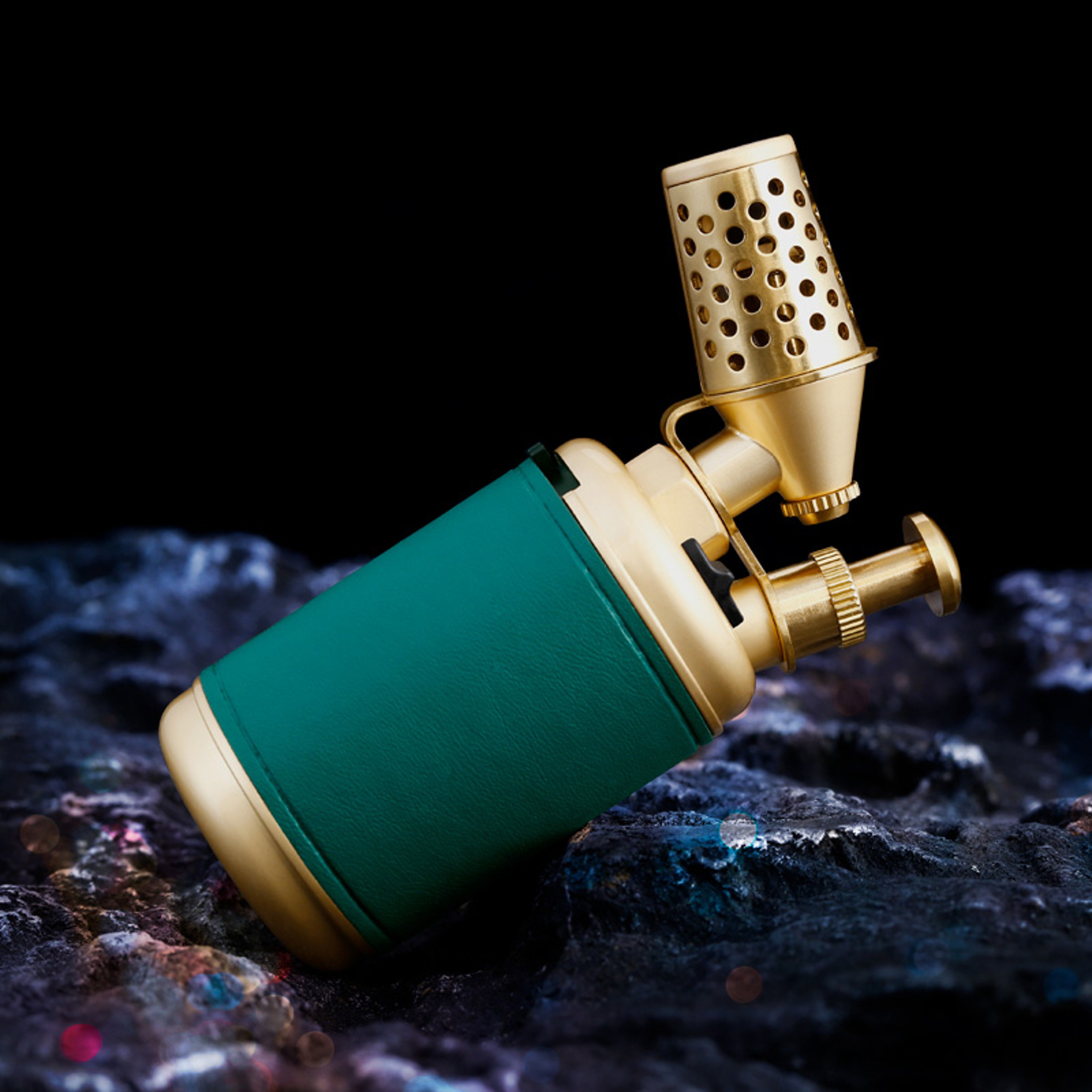 Windproof Torch Lighter With Blue Flame  BuiltIn Cigar Cutter 4