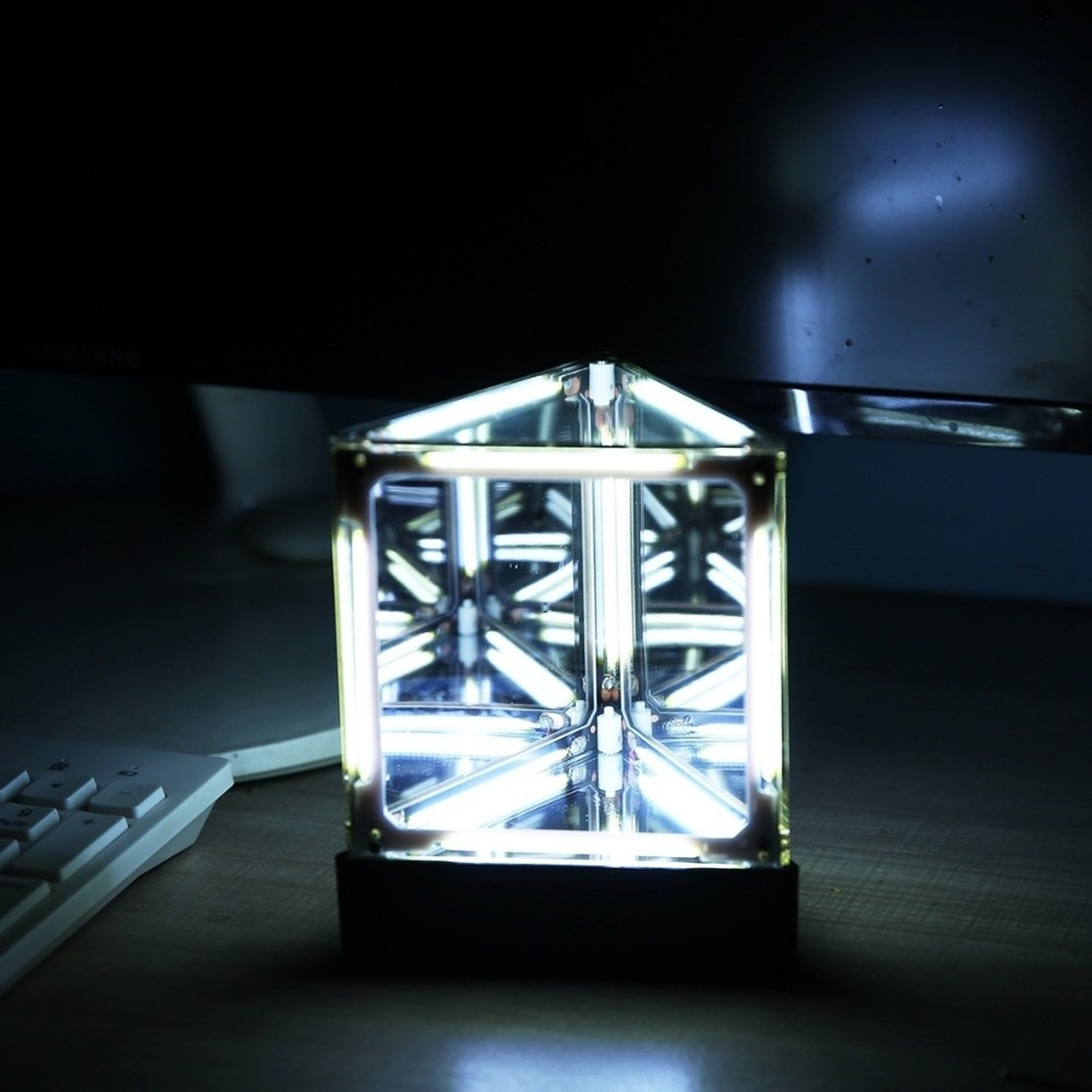 Maglev Floating Cube Lamp LED Night Light for Gaming Desk Decor – view 7