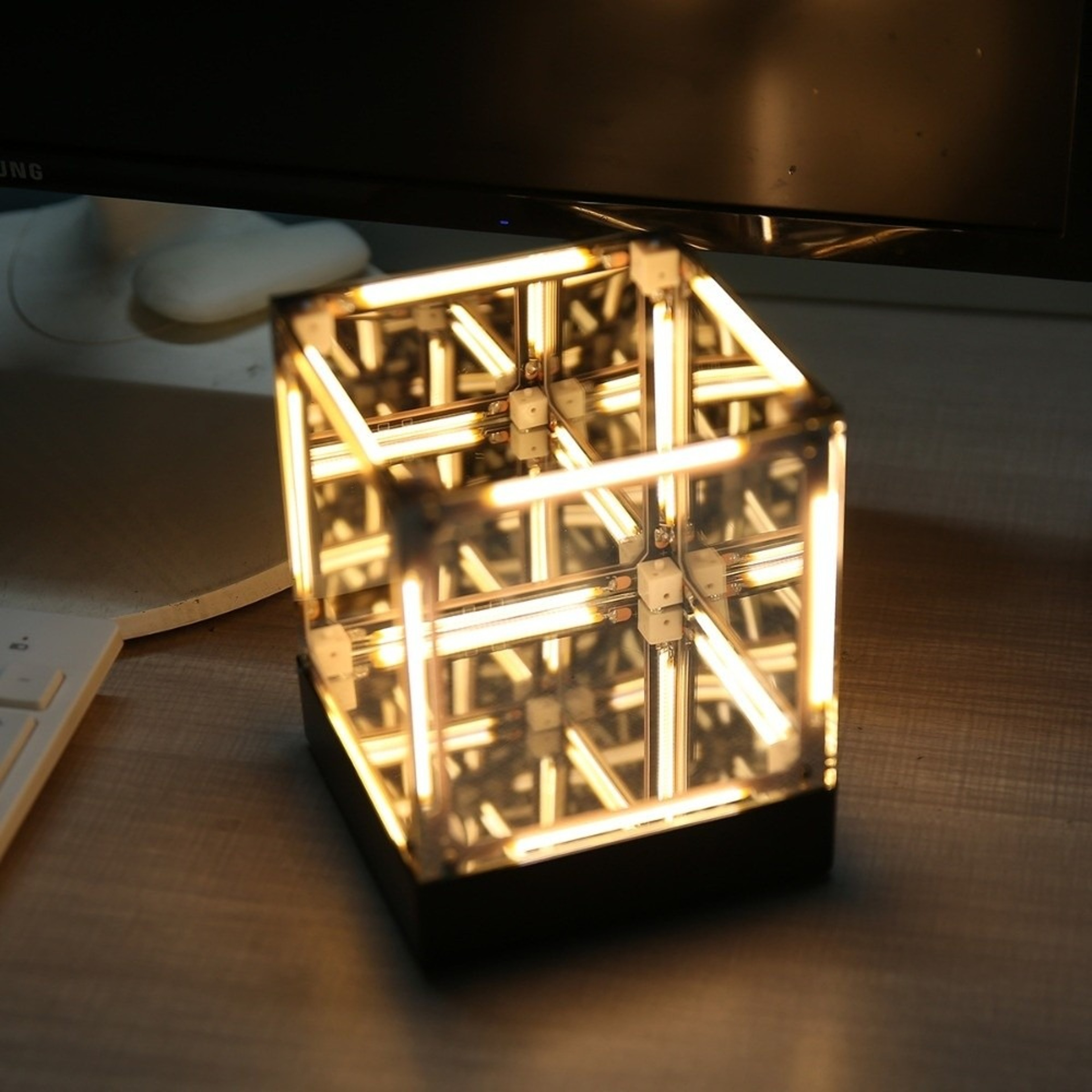 Maglev Floating Cube Lamp LED Night Light for Gaming Desk Decor – view 9