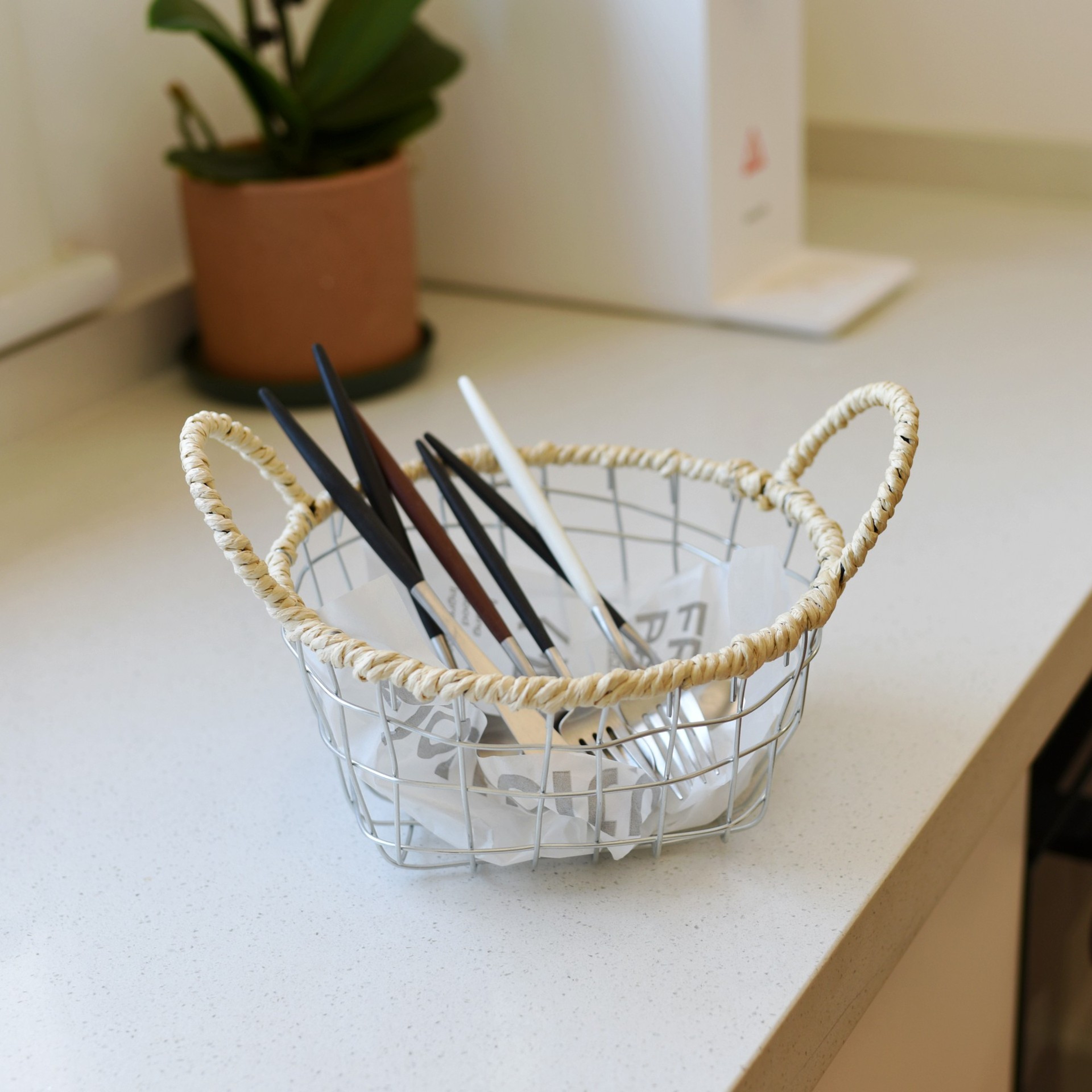 Iron Woven Storage Basket with Handles for Kitchen Bread Snacks and Coffee Table Organization – view 6