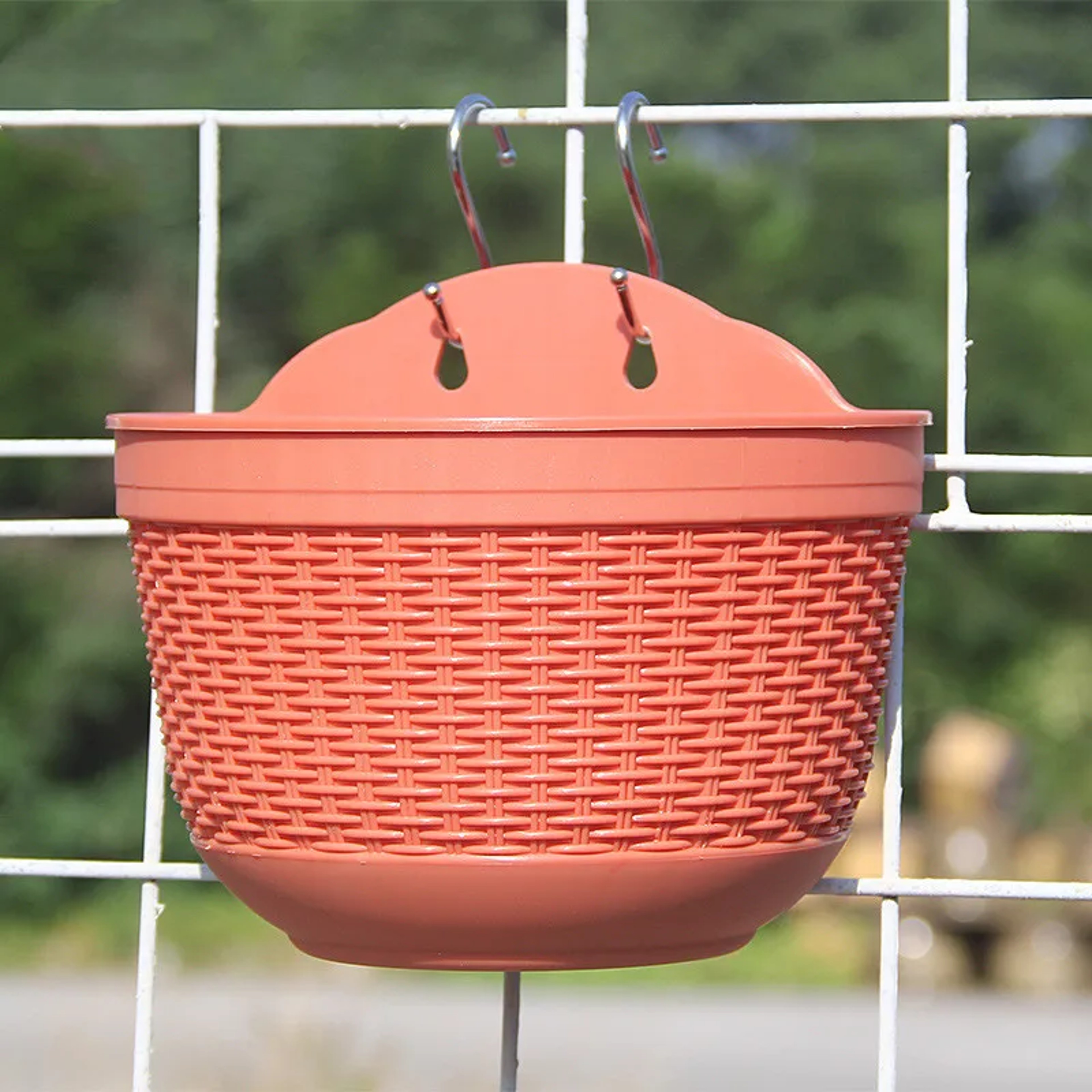 Space Saving Hanging Plant Basket with Garden Hooks for Balcony Patio and Rooftop Plants – view 7