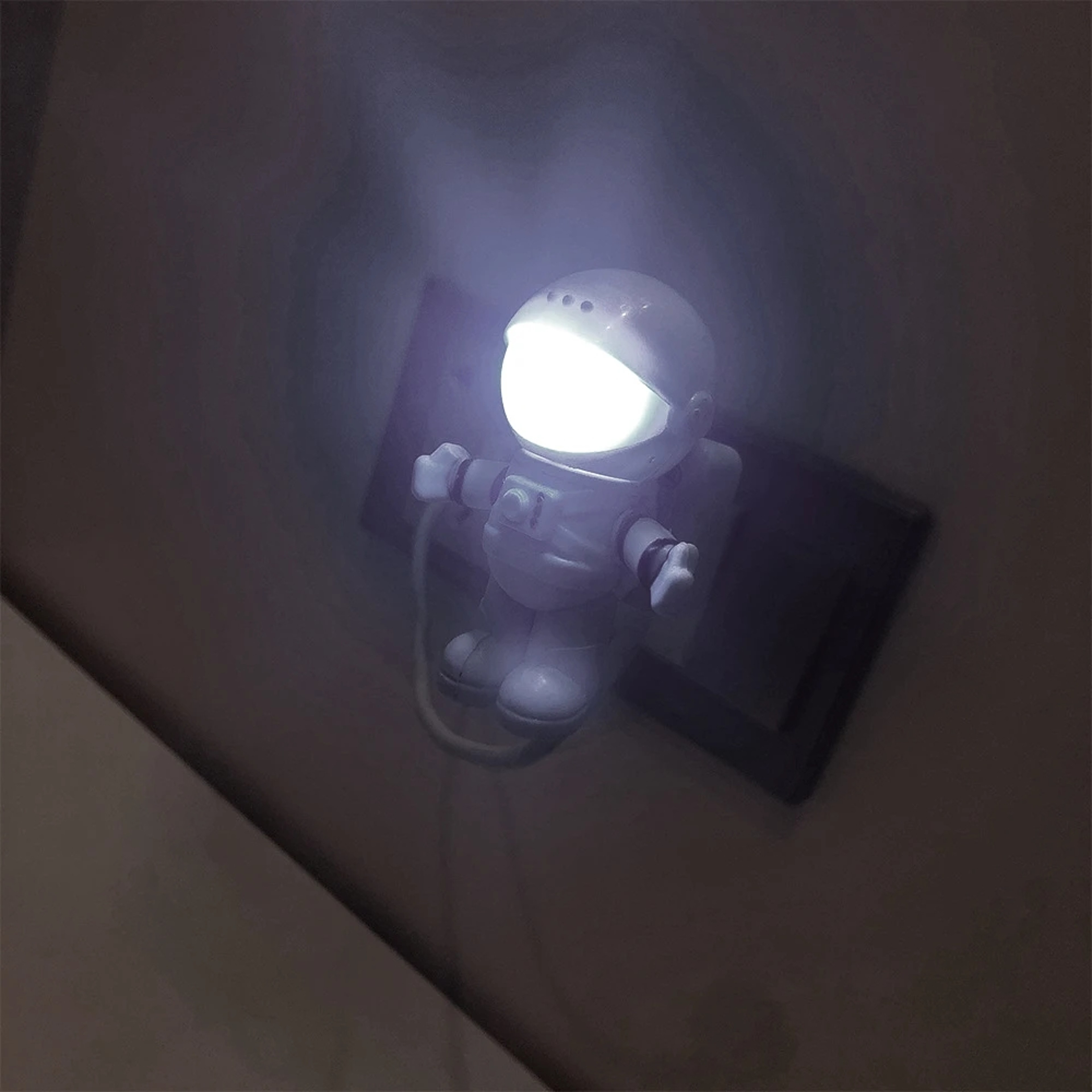 Astronaut USB Night Light Reading Lamp For Desk Laptop Keyboard 1