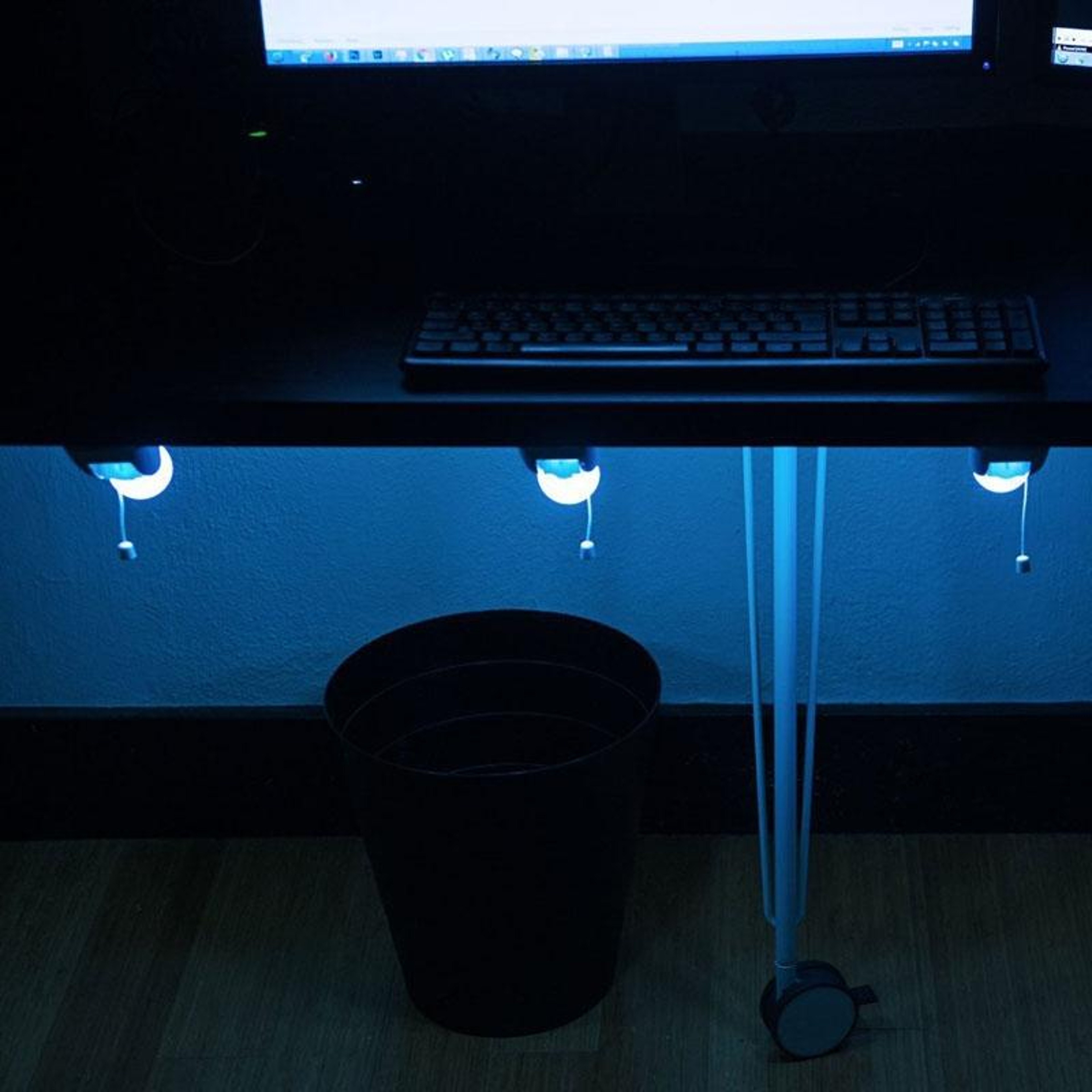 Portable LED Night Light Pull Cord Bedside Lamp For Bedroom Closet  Emergency Use 4