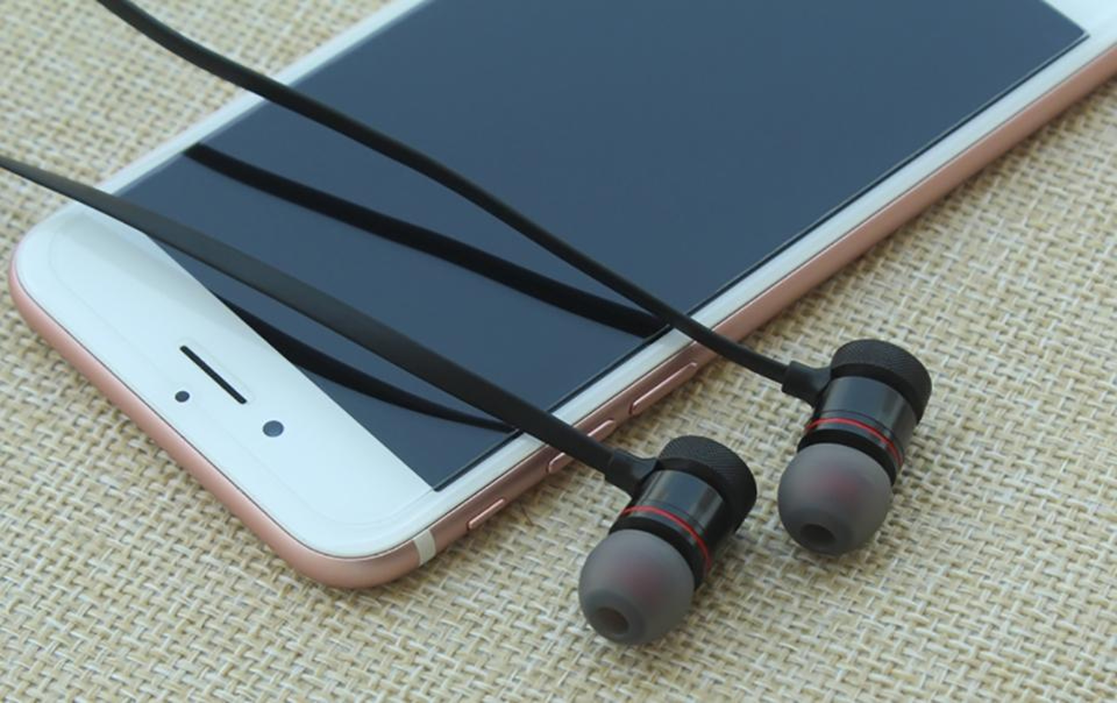 MoreBlue S07 Wireless Bluetooth Earbuds With Magnetic Neckband  Deep Bass Stereo Sound 3