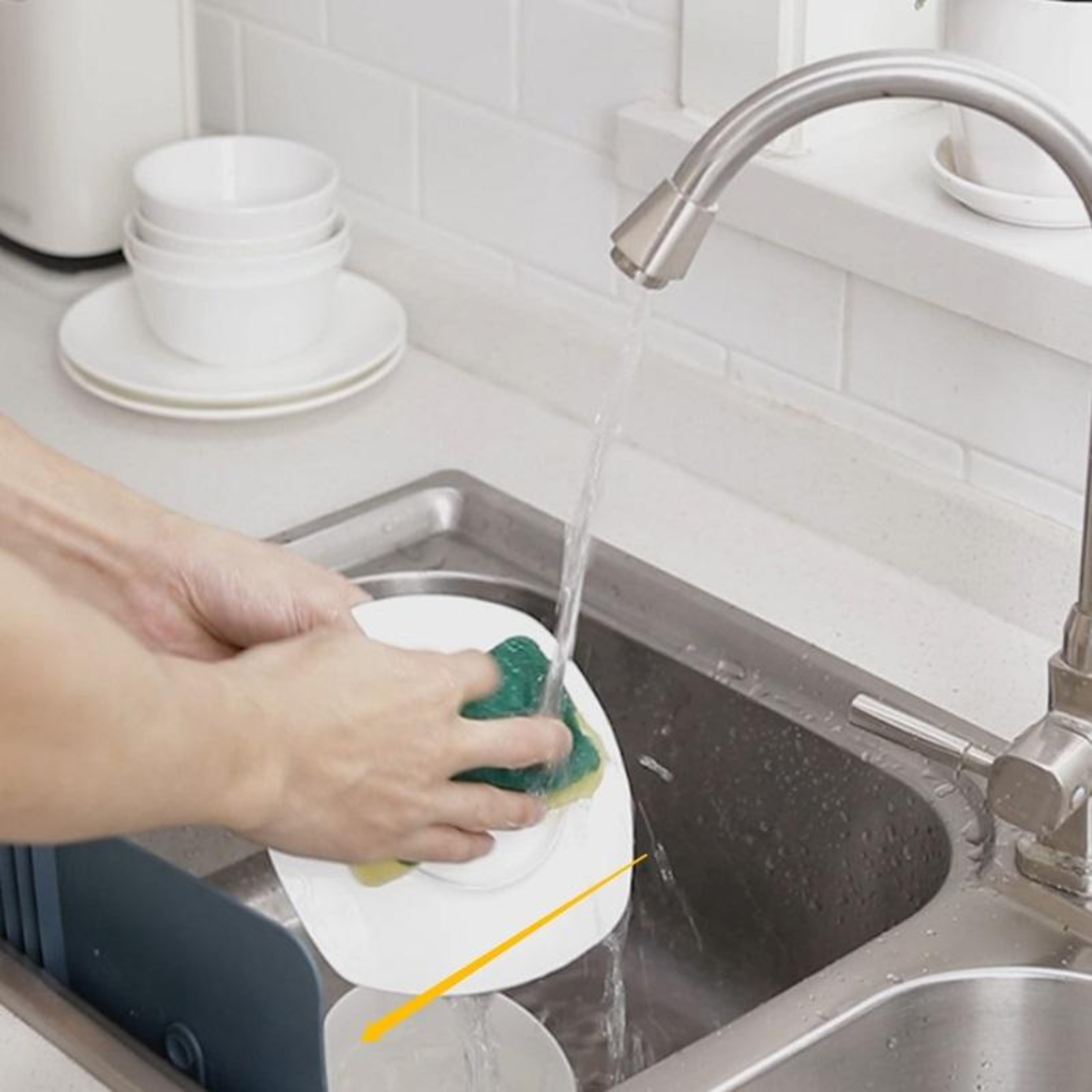 Premium Kitchen Sink Splash Guard Flaps Foldable Suction Shield 3